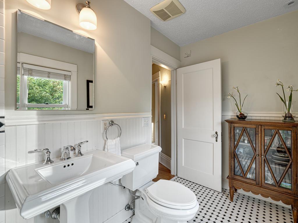 View of Residential at 132 36th Street, Minneapolis MN 55408, Minneapolis (22 of 38) - Mike Wilen | Minnesota Team Real Estate