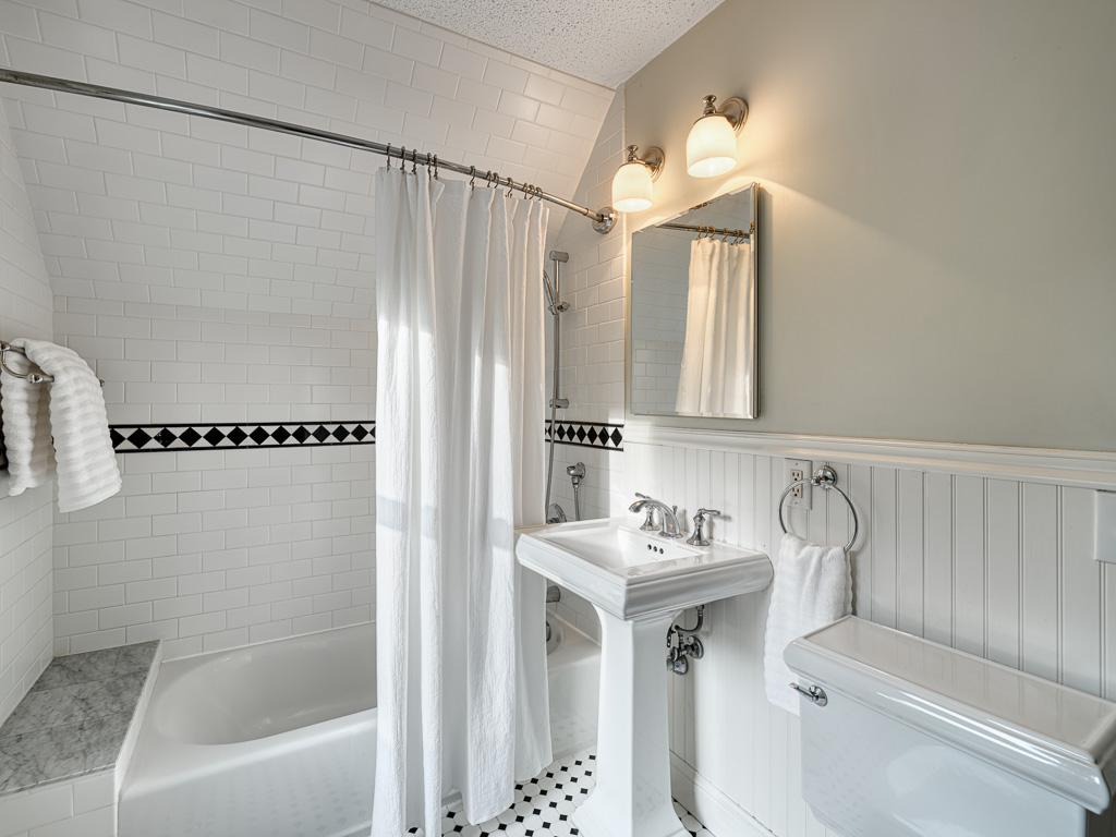 View of Residential at 132 36th Street, Minneapolis MN 55408, Minneapolis (21 of 38) - Mike Wilen | Minnesota Team Real Estate