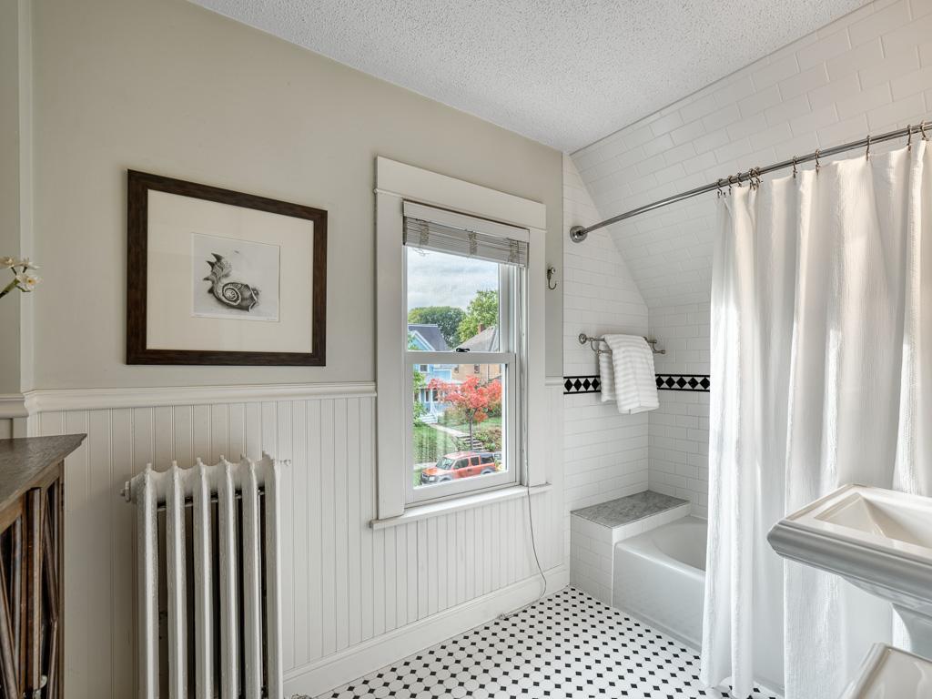 View of Residential at 132 36th Street, Minneapolis MN 55408, Minneapolis (20 of 38) - Mike Wilen | Minnesota Team Real Estate