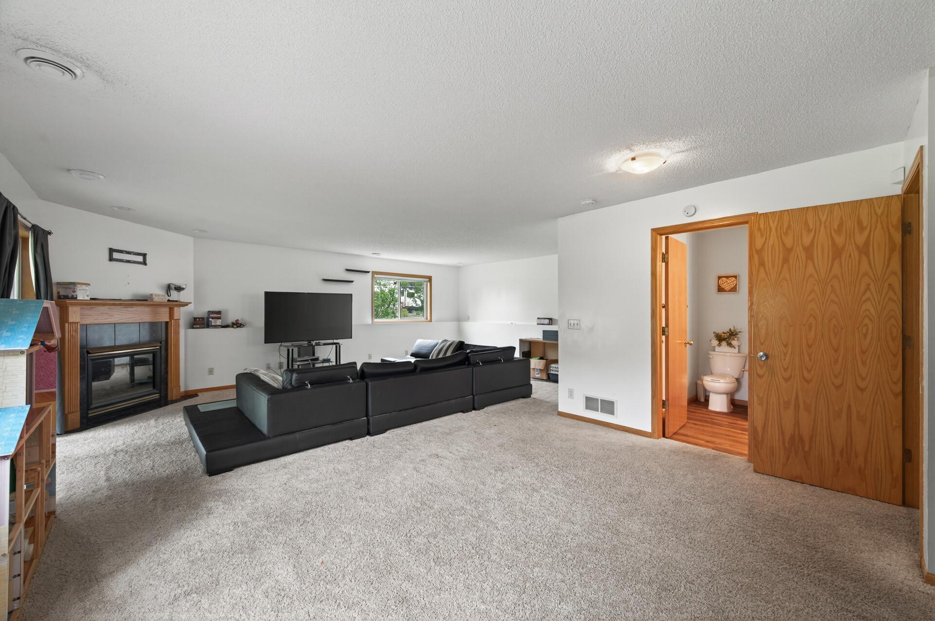 View of Residential at 10035 Fallgold Parkway, Brooklyn Park MN 55443, Brooklyn Park (23 of 33) - Mike Wilen | Minnesota Team Real Estate