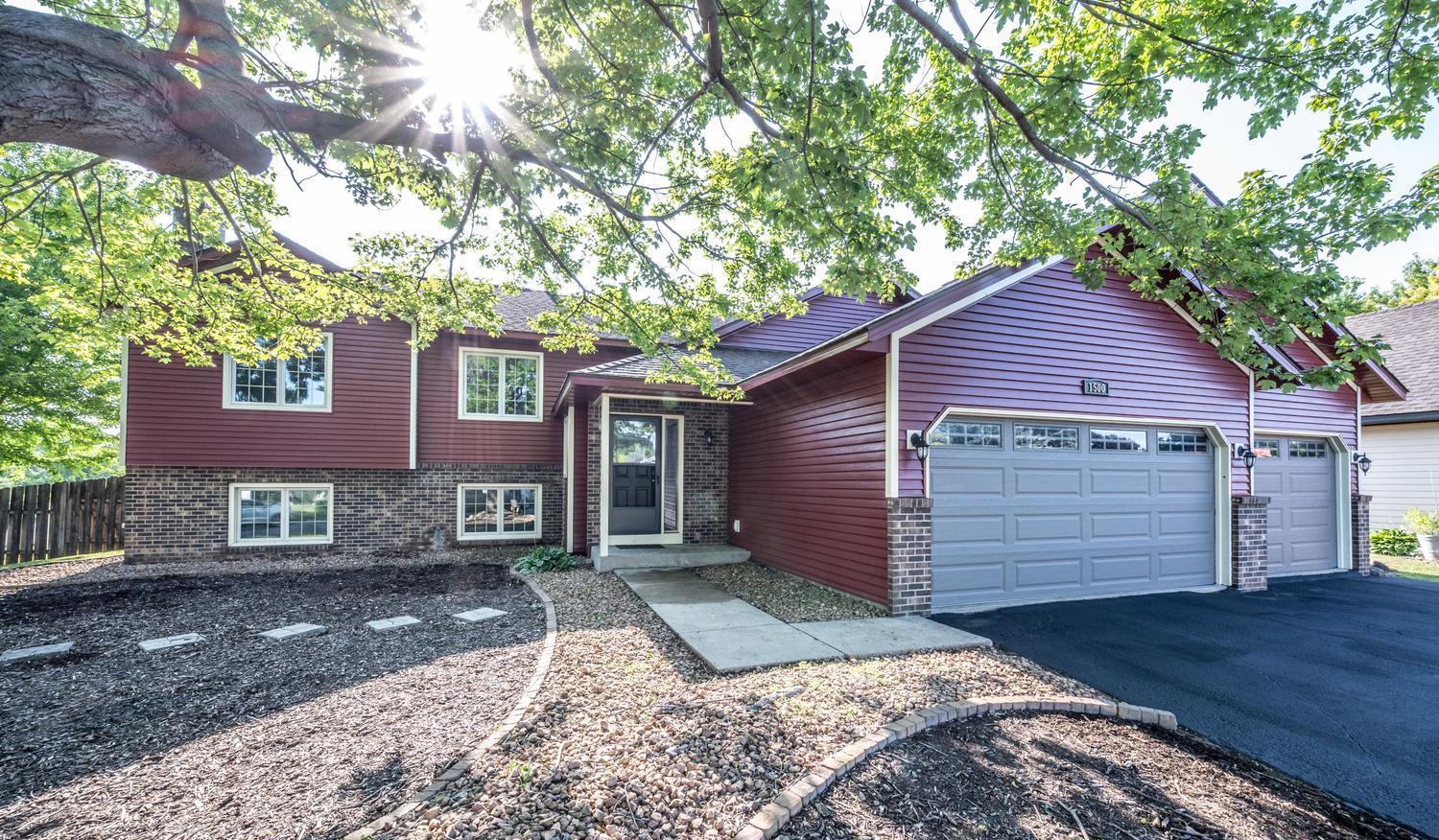 View of Residential at 1500 Lakeview Curve, Eagan MN 55122, Eagan (45 of 46) - Mike Wilen | Minnesota Team Real Estate