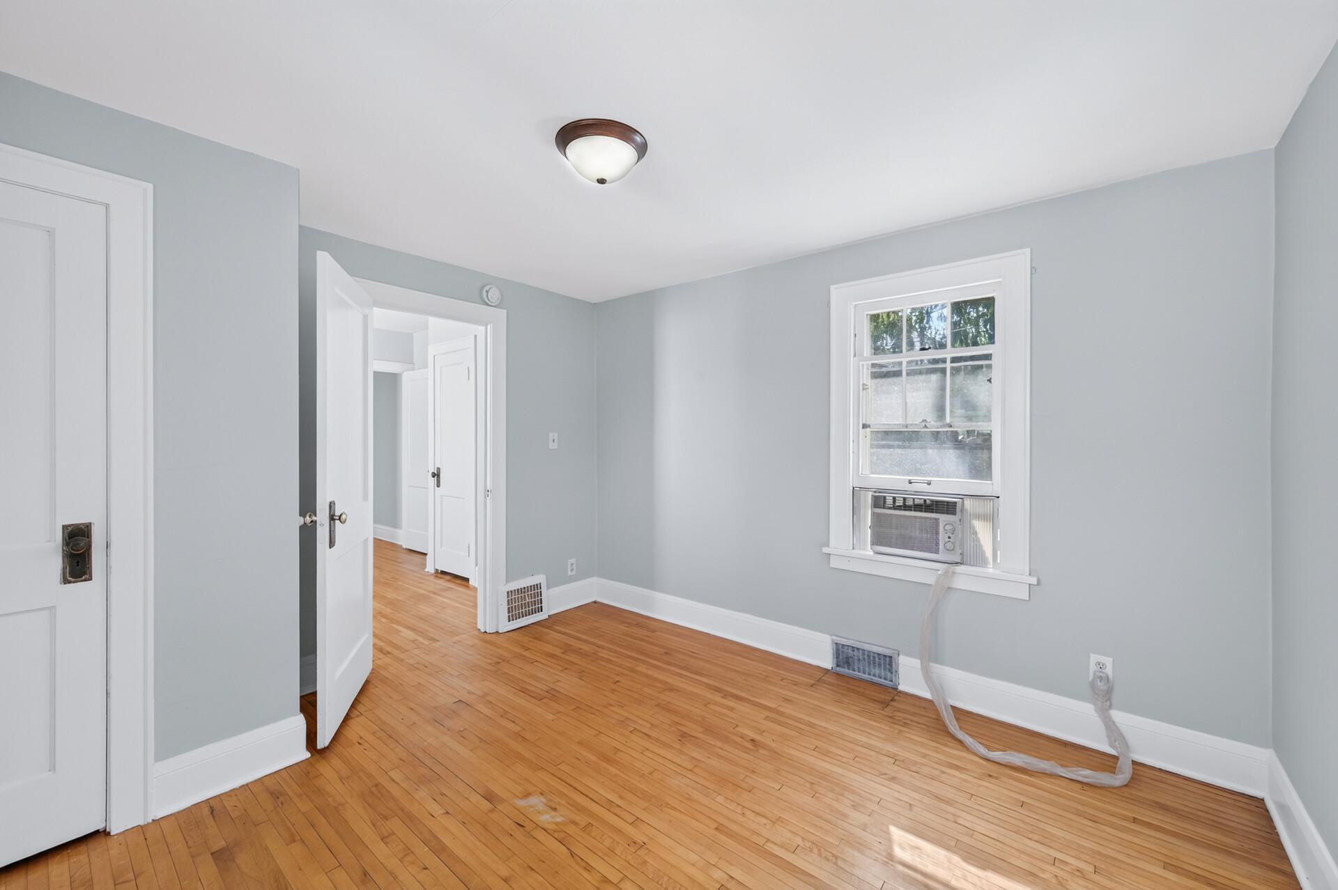 View of Residential at 967 Rose Avenue, Saint Paul MN 55106, Saint Paul (25 of 34) - Mike Wilen | Minnesota Team Real Estate