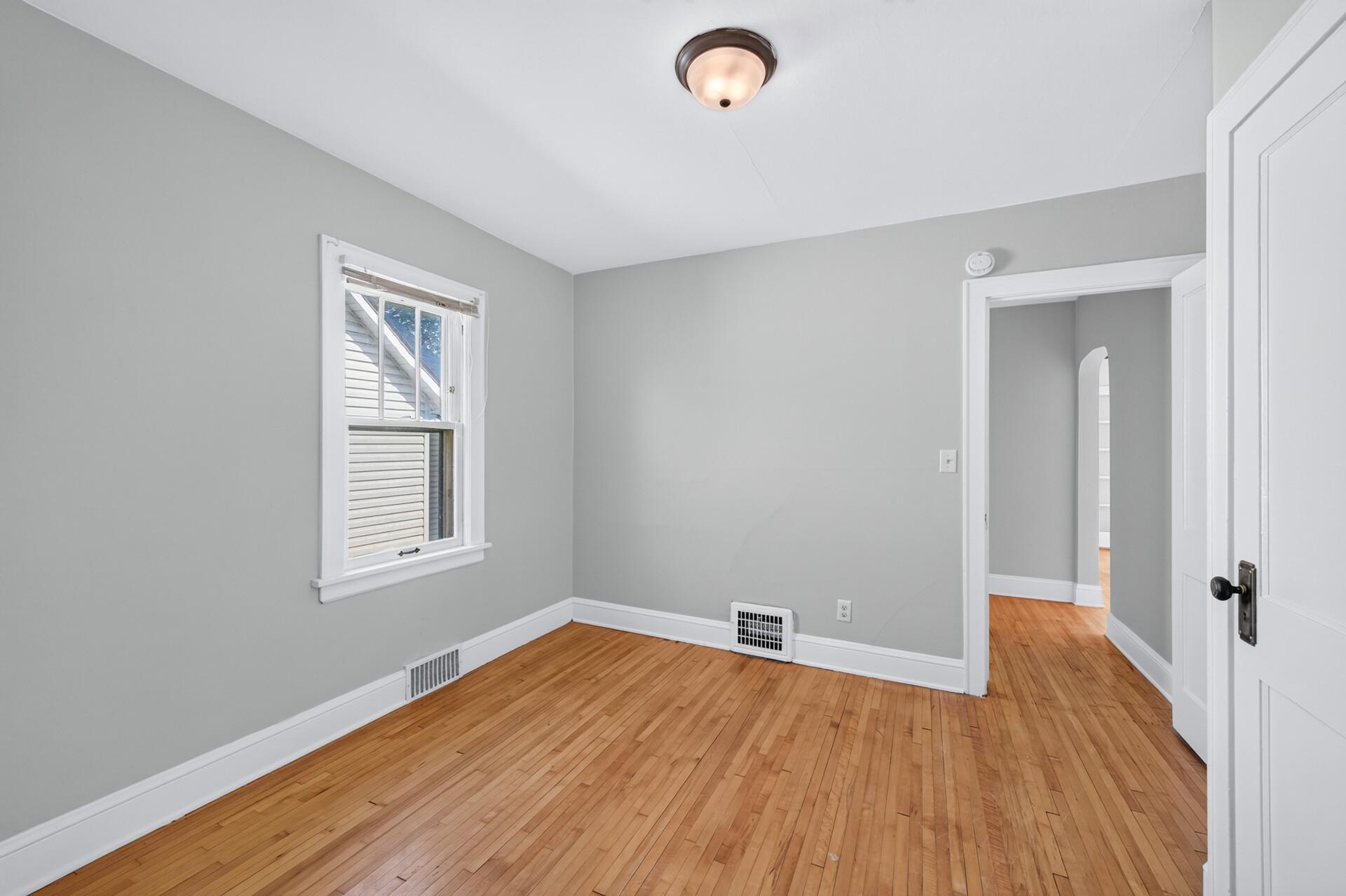 View of Residential at 967 Rose Avenue, Saint Paul MN 55106, Saint Paul (22 of 34) - Mike Wilen | Minnesota Team Real Estate