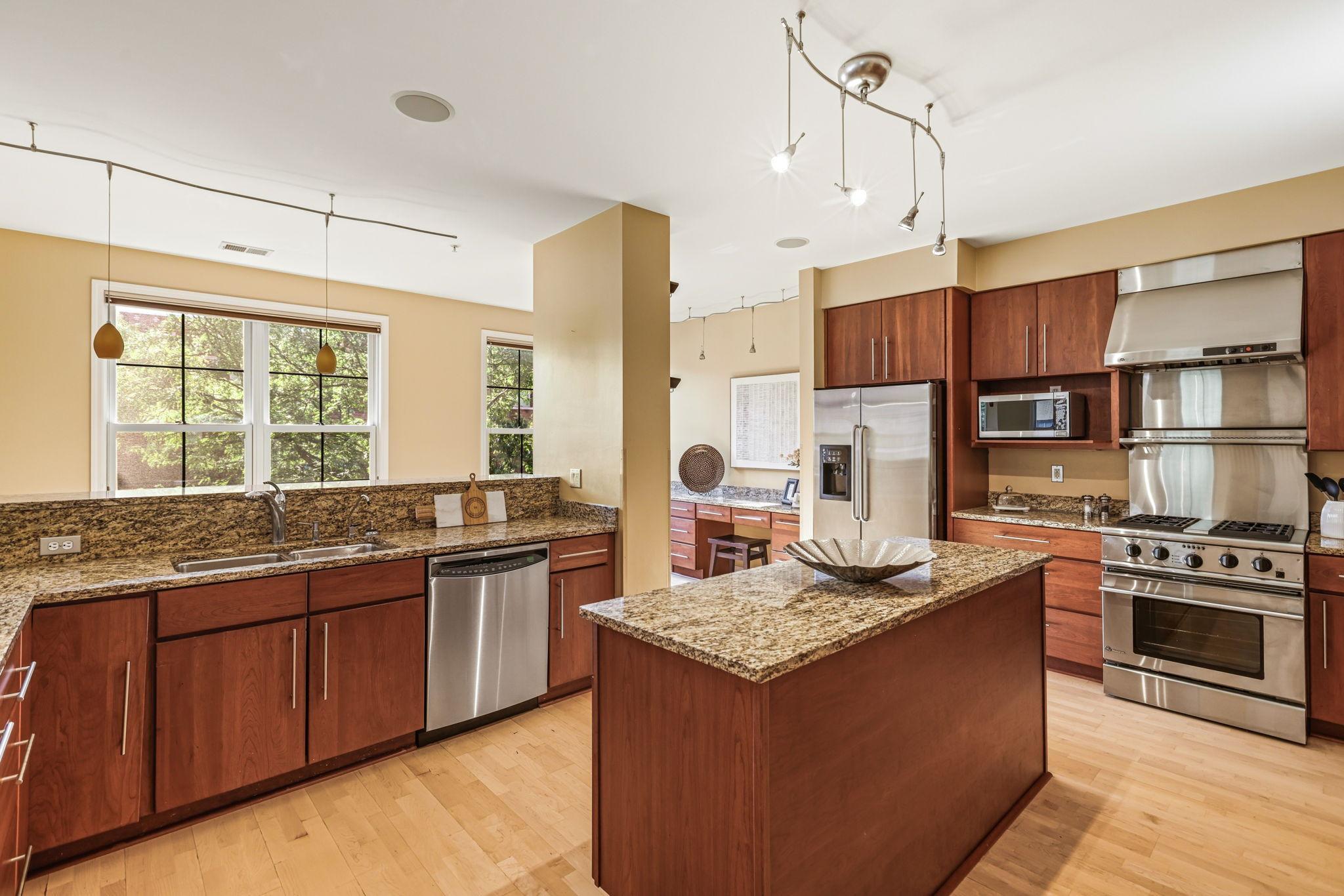 View of Residential at 573 10th Street, Minneapolis MN 55404, Minneapolis (23 of 73) - Mike Wilen | Minnesota Team Real Estate