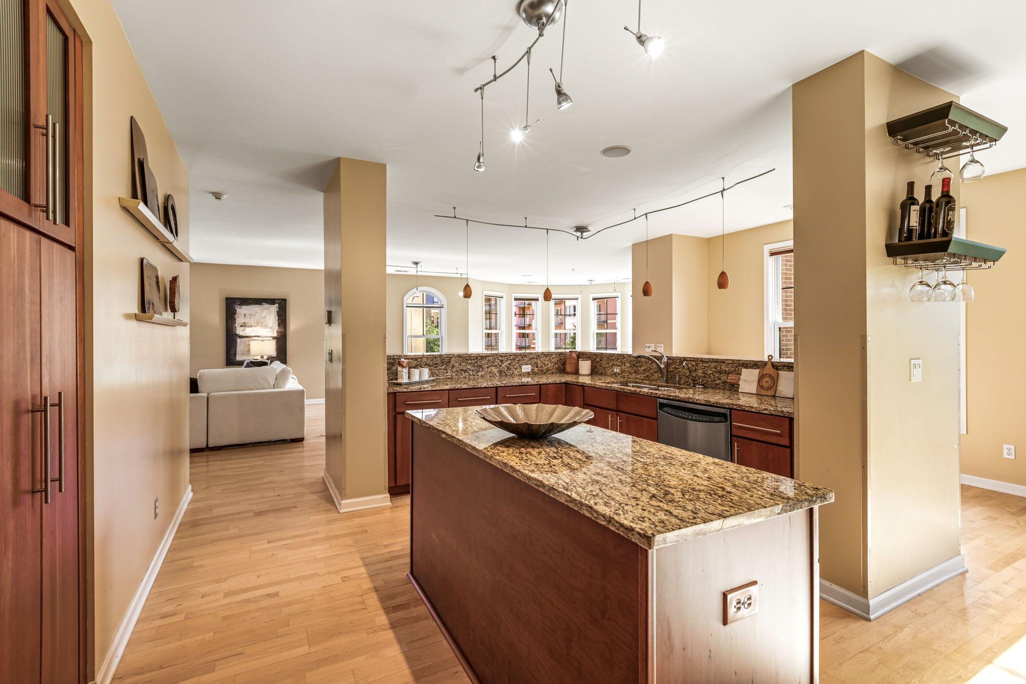 View of Residential at 573 10th Street, Minneapolis MN 55404, Minneapolis (22 of 73) - Mike Wilen | Minnesota Team Real Estate