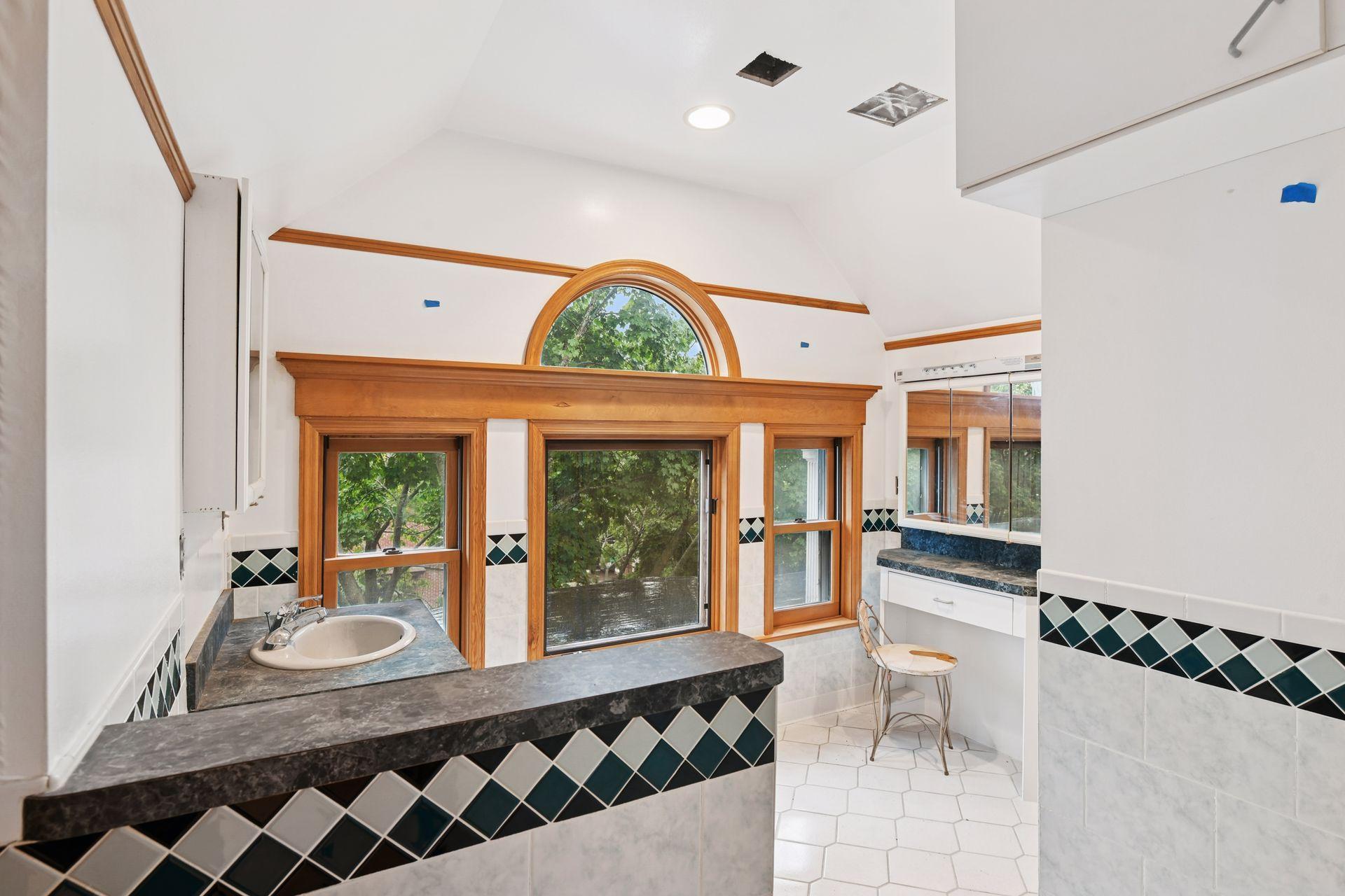 View of Residential at 1820 Colfax Avenue, Minneapolis MN 55403, Minneapolis (38 of 59) - Mike Wilen | Minnesota Team Real Estate