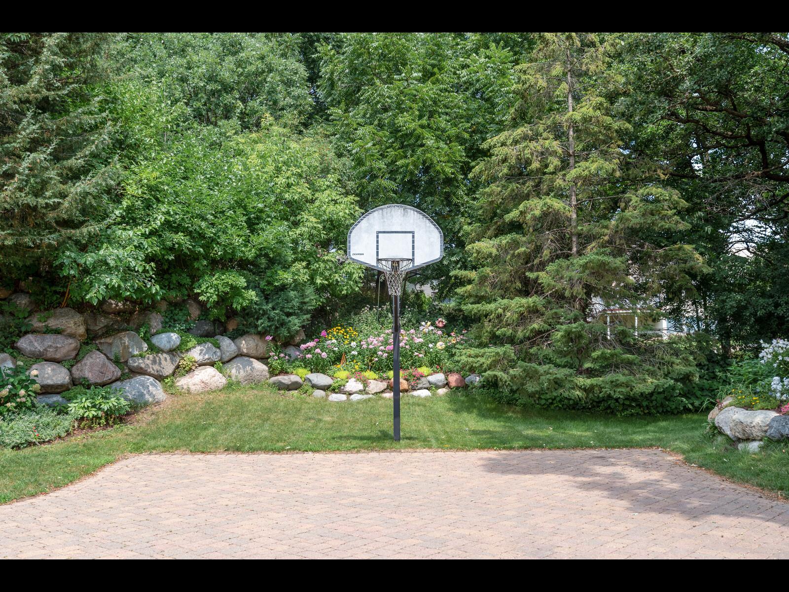 View of Residential at 7180 Kenmare Drive, Bloomington MN 55438, Bloomington (10 of 118) - Mike Wilen | Minnesota Team Real Estate