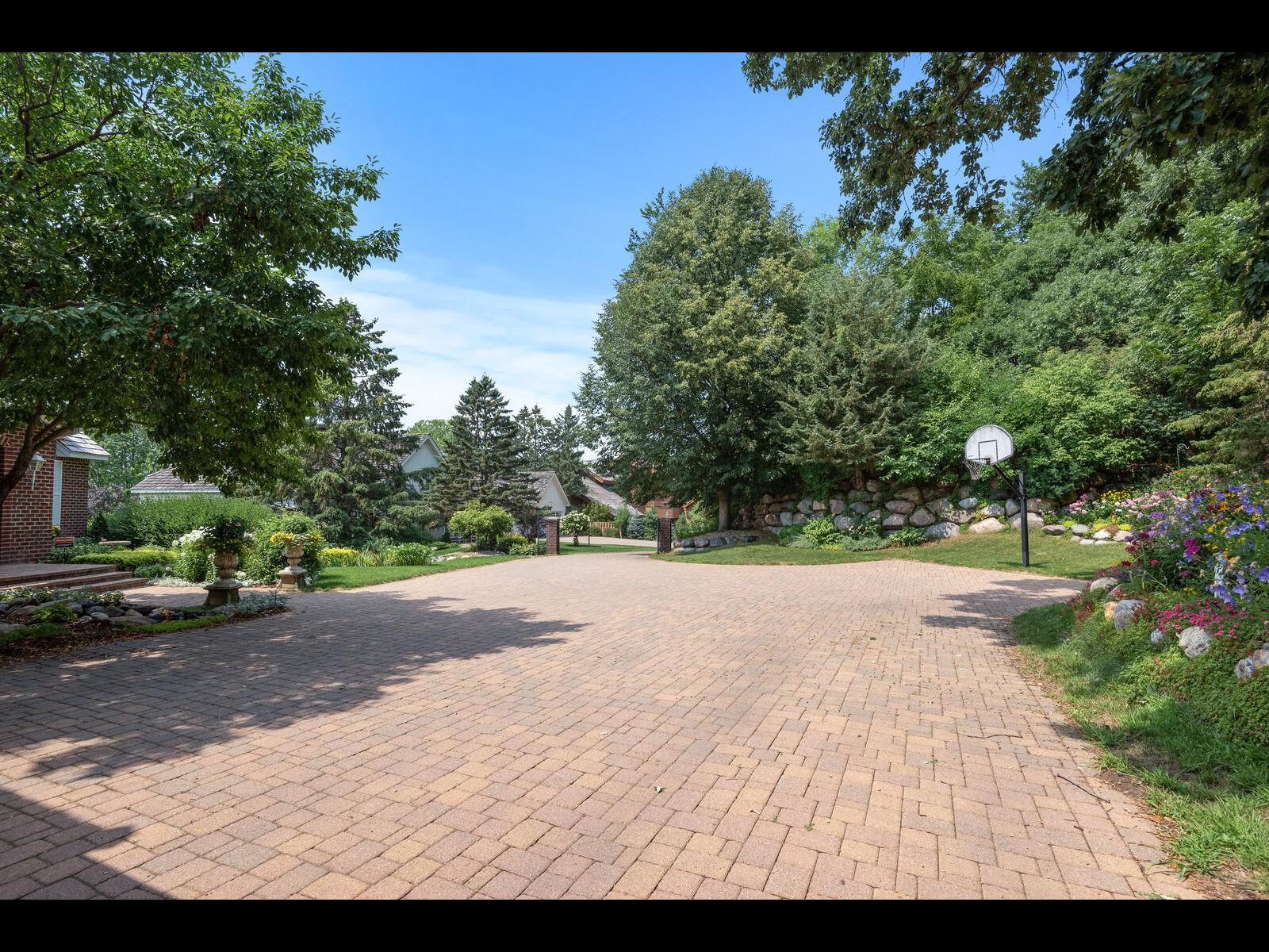 View of Residential at 7180 Kenmare Drive, Bloomington MN 55438, Bloomington (9 of 118) - Mike Wilen | Minnesota Team Real Estate