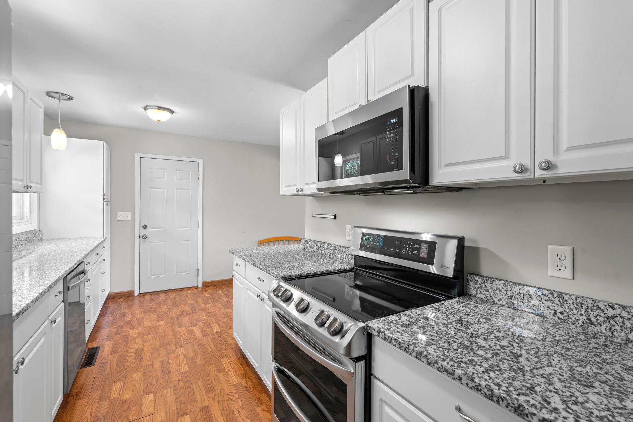 View of Residential at 16633 Temple Drive, Minnetonka MN 55345, Minnetonka (14 of 51) - Mike Wilen | Minnesota Team Real Estate
