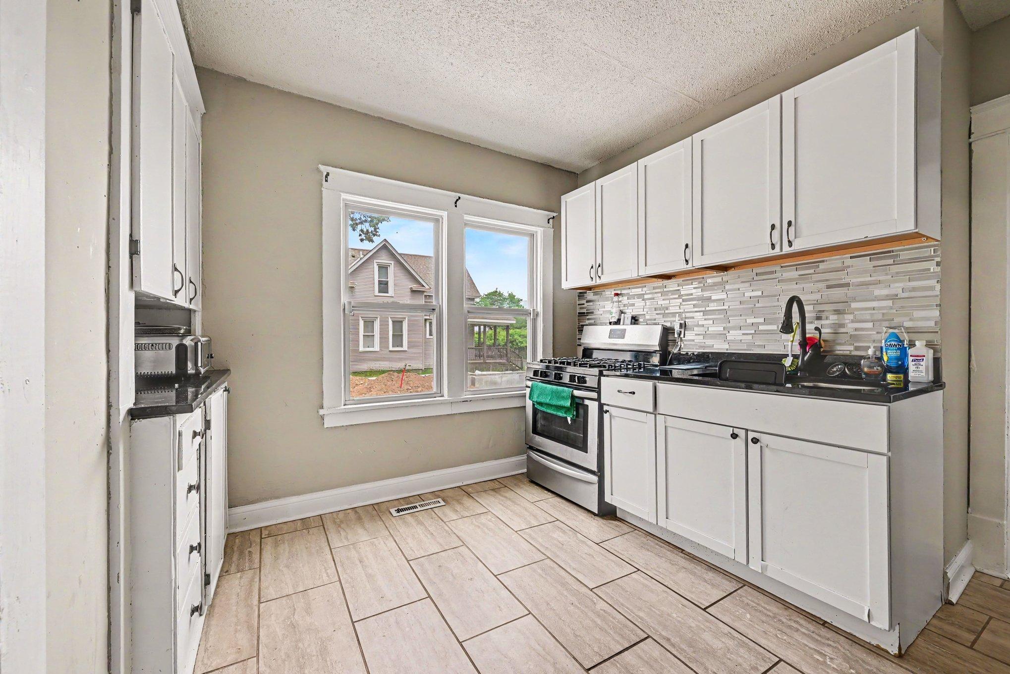 View of Residential Income at 2915 3rd Street, Minneapolis MN 55411, Minneapolis (14 of 26) - Mike Wilen | Minnesota Team Real Estate