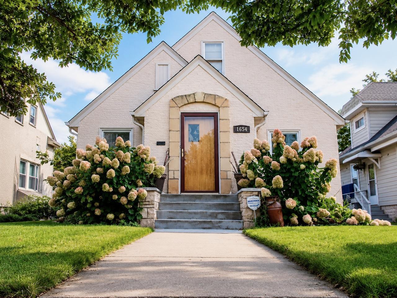 View of Residential at 1654 Juno Avenue, Saint Paul MN 55116, Saint Paul - Mike Wilen | Minnesota Team Real Estate