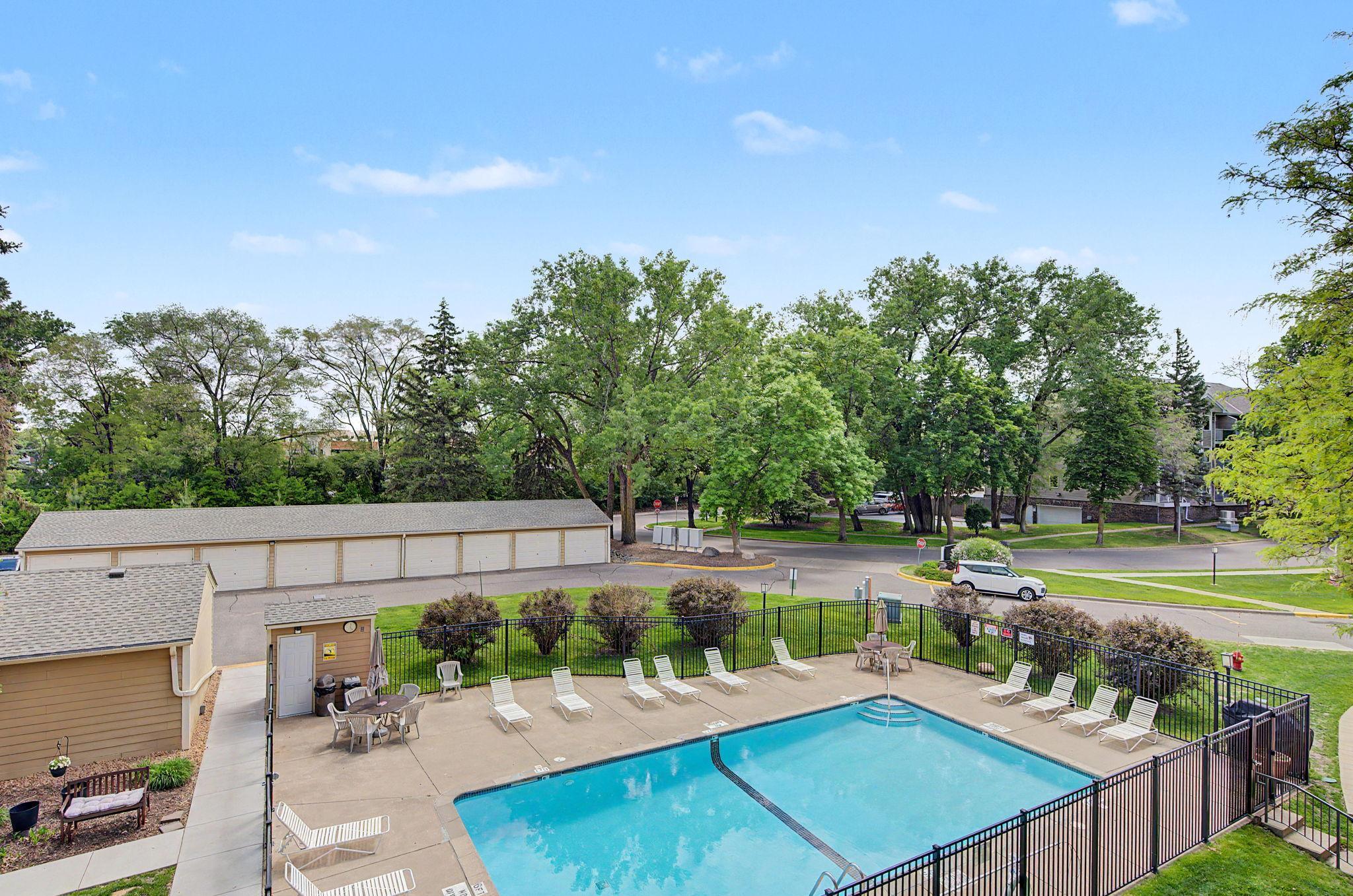 View of Residential at 2030 Ridge Drive #32, Saint Louis Park MN 55416, Saint Louis Park (13 of 17) - Mike Wilen | Minnesota Team Real Estate