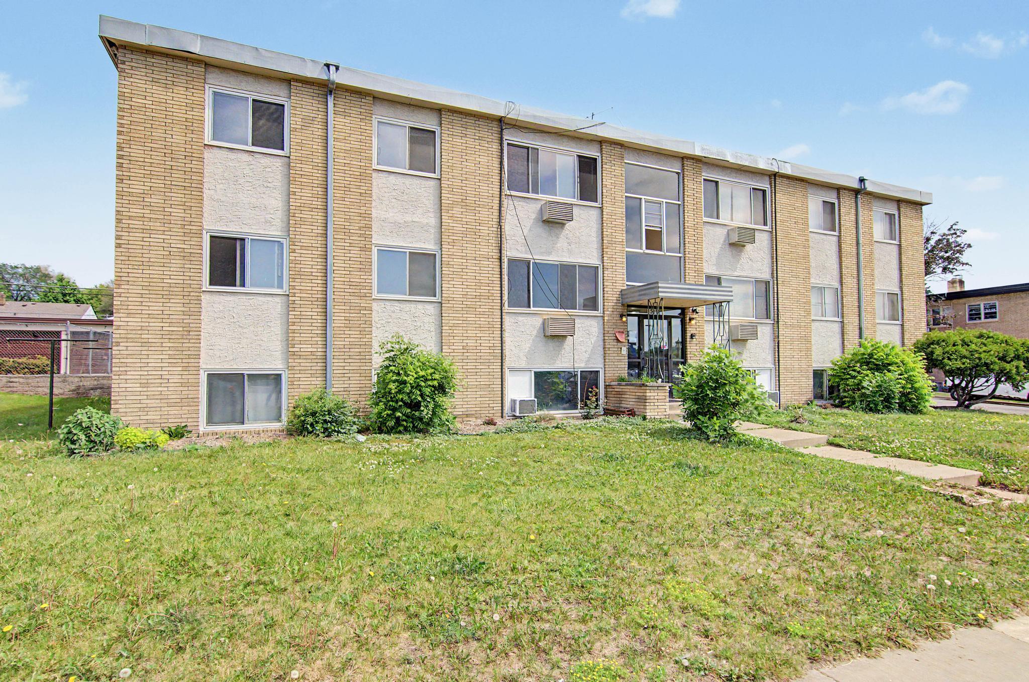 View of Low Rise (3- levels) at 1339 Conway Street, Saint Paul - Mike Wilen | Minnesota Team Real Estate
