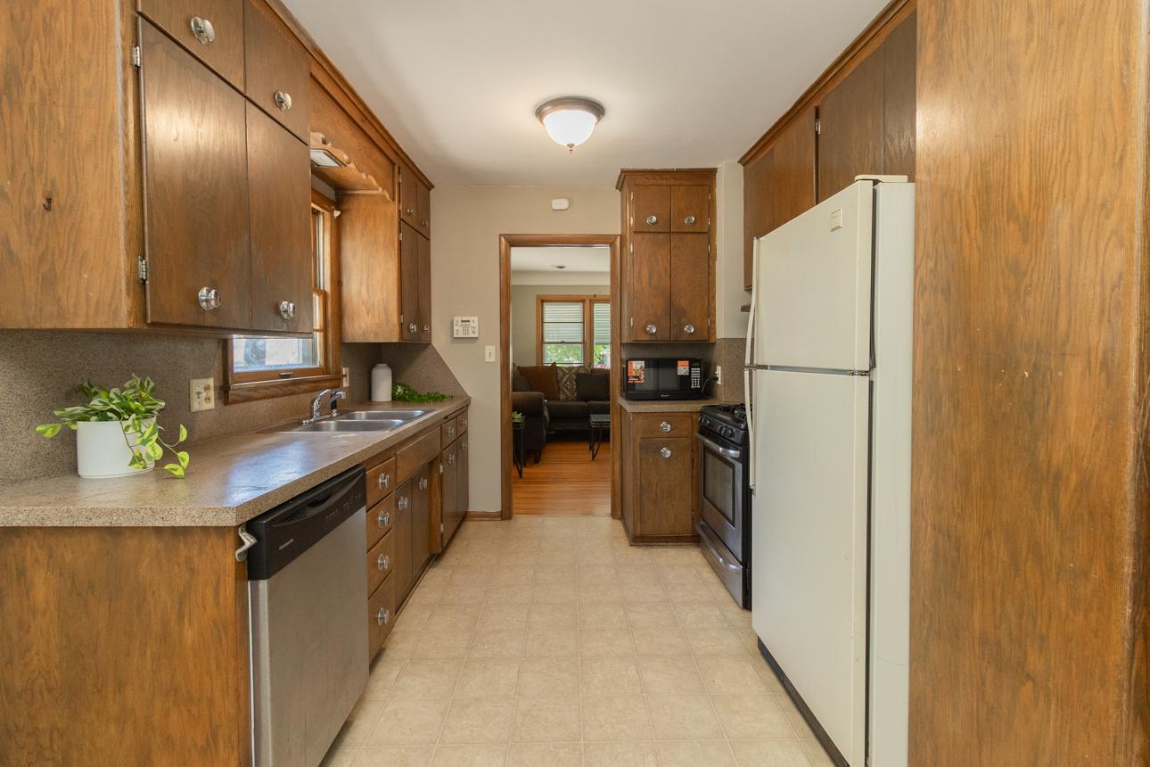 View of Residential at 1751 Larpenteur Avenue, Maplewood MN 55109, Maplewood (6 of 20) - Mike Wilen | Minnesota Team Real Estate