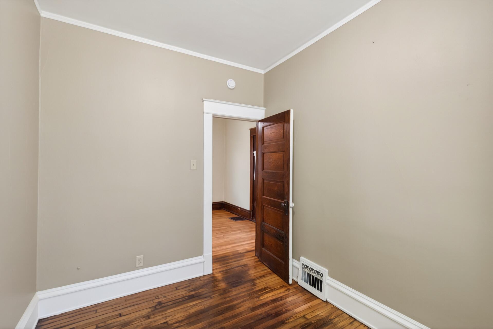 View of Residential at 1041 Magnolia Avenue, Saint Paul MN 55106, Saint Paul (14 of 26) - Mike Wilen | Minnesota Team Real Estate