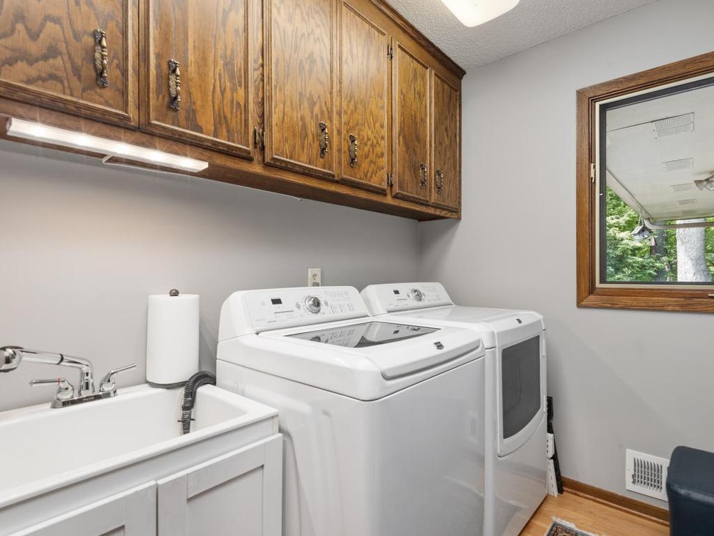 View of Residential at 8127 Pennsylvania Circle, Bloomington MN 55438, Bloomington (22 of 40) - Mike Wilen | Minnesota Team Real Estate
