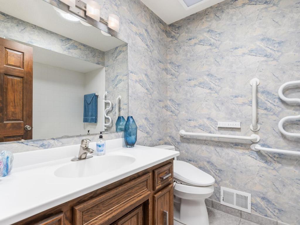 View of Residential at 8127 Pennsylvania Circle, Bloomington MN 55438, Bloomington (21 of 40) - Mike Wilen | Minnesota Team Real Estate