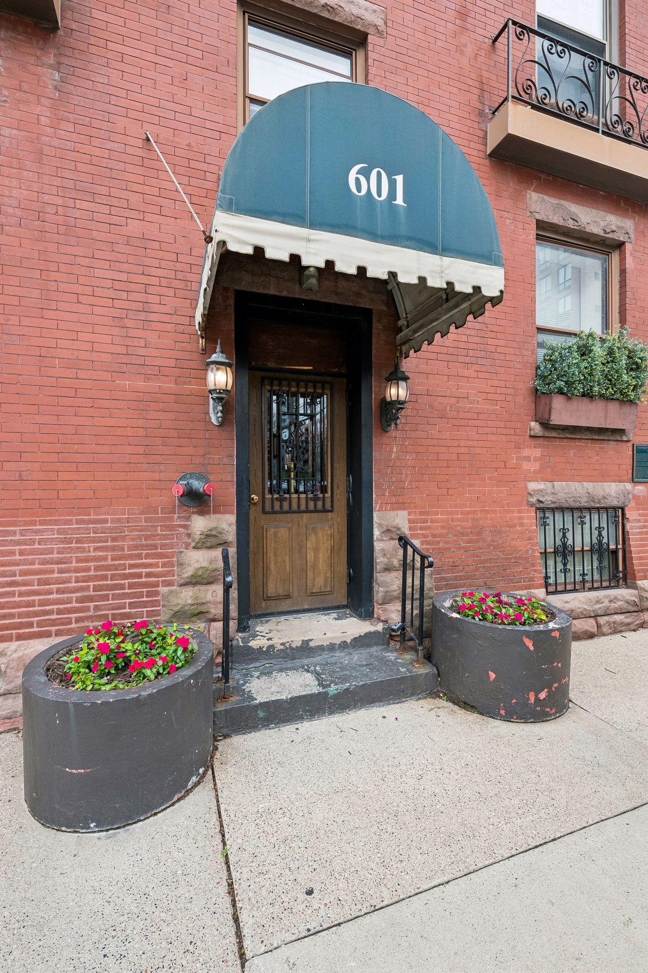 View of Residential at 601 9th Street #1, Minneapolis MN 55404, Minneapolis - Mike Wilen | Minnesota Team Real Estate