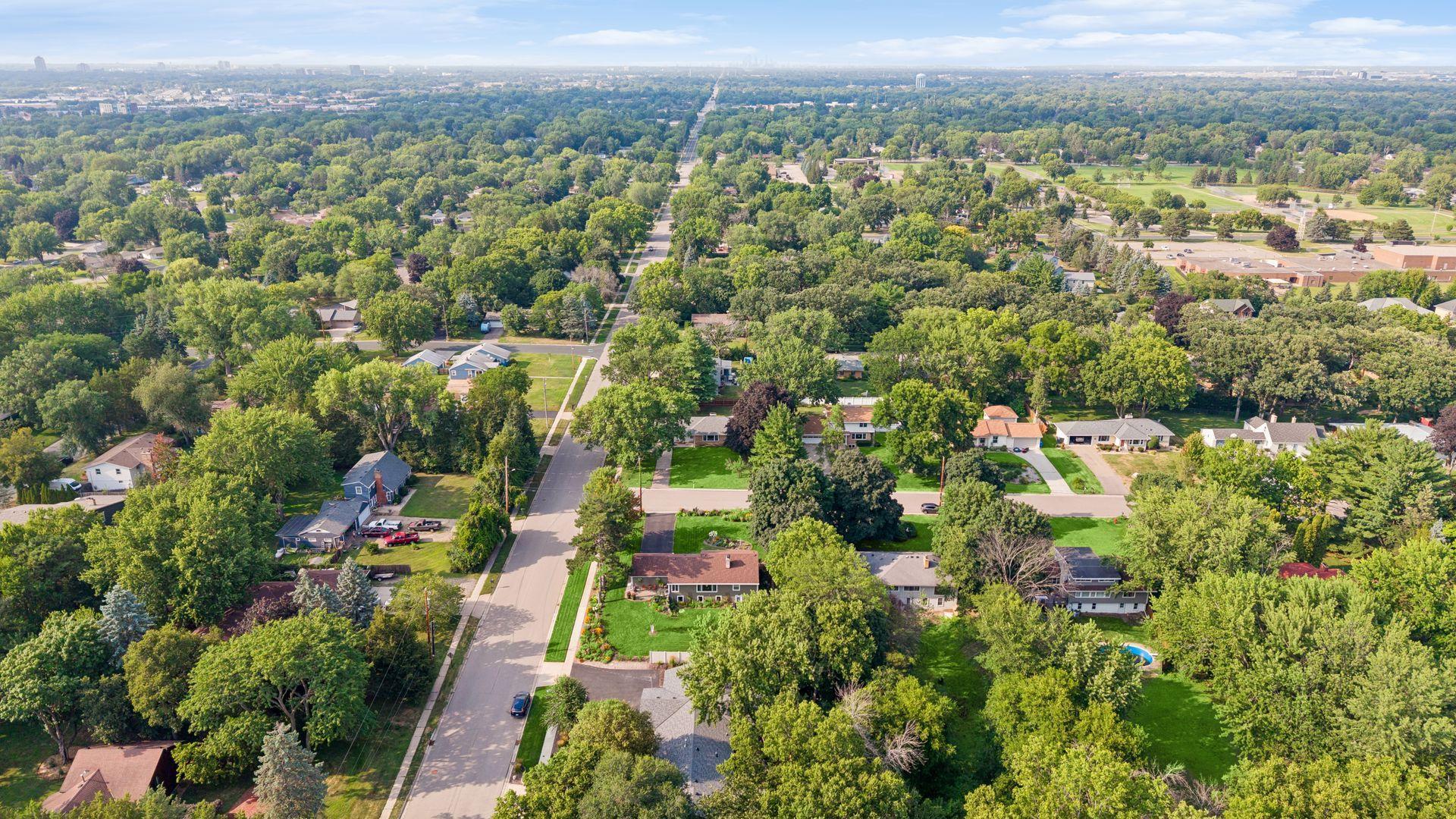 View of Residential at 6 Mission Lane, Bloomington MN 55420, Bloomington (51 of 95) - Mike Wilen | Minnesota Team Real Estate