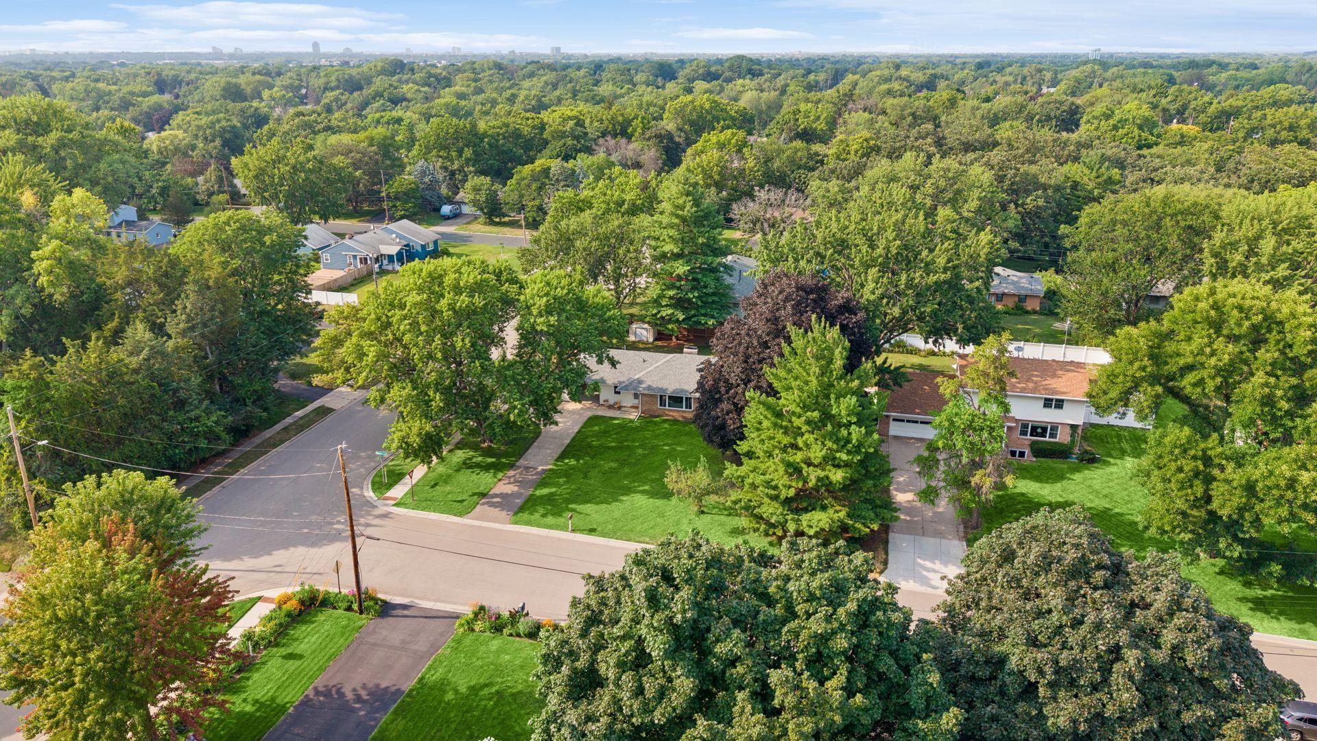View of Residential at 6 Mission Lane, Bloomington MN 55420, Bloomington (50 of 95) - Mike Wilen | Minnesota Team Real Estate