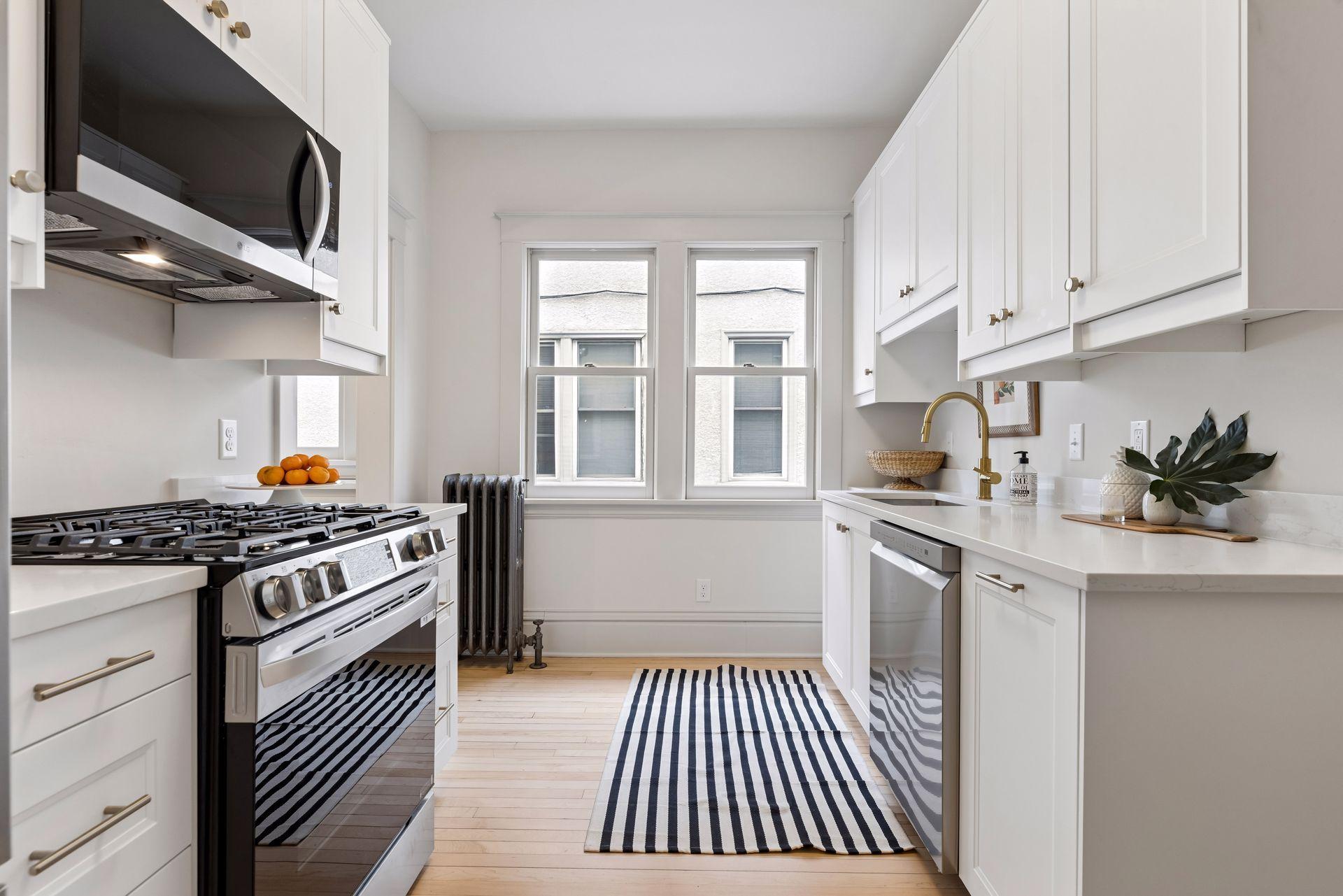 View of Residential Income at 2441 Dupont Avenue, Minneapolis MN 55405, Minneapolis (13 of 45) - Mike Wilen | Minnesota Team Real Estate