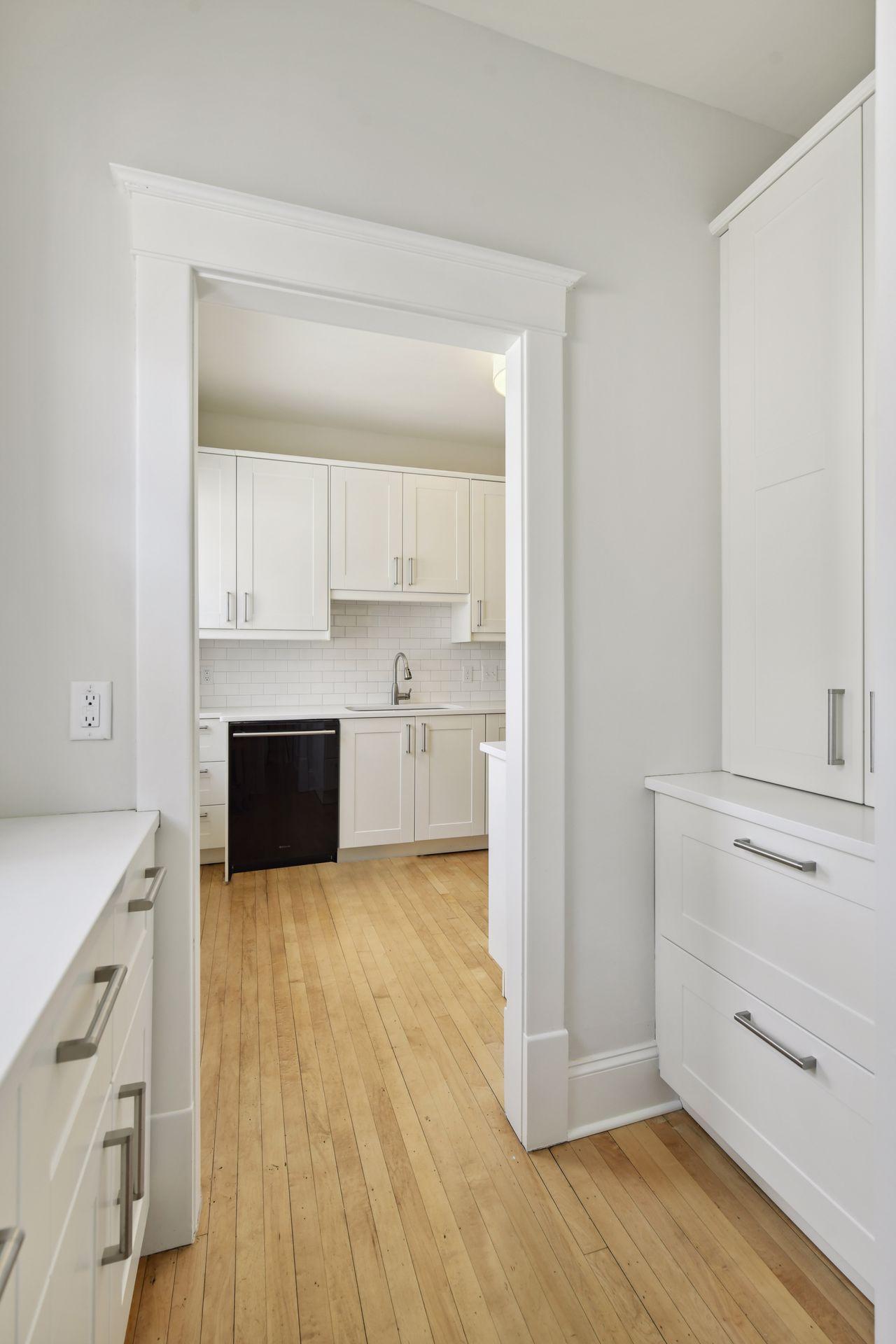 View of Residential Income at 2441 Dupont Avenue, Minneapolis MN 55405, Minneapolis (28 of 45) - Mike Wilen | Minnesota Team Real Estate