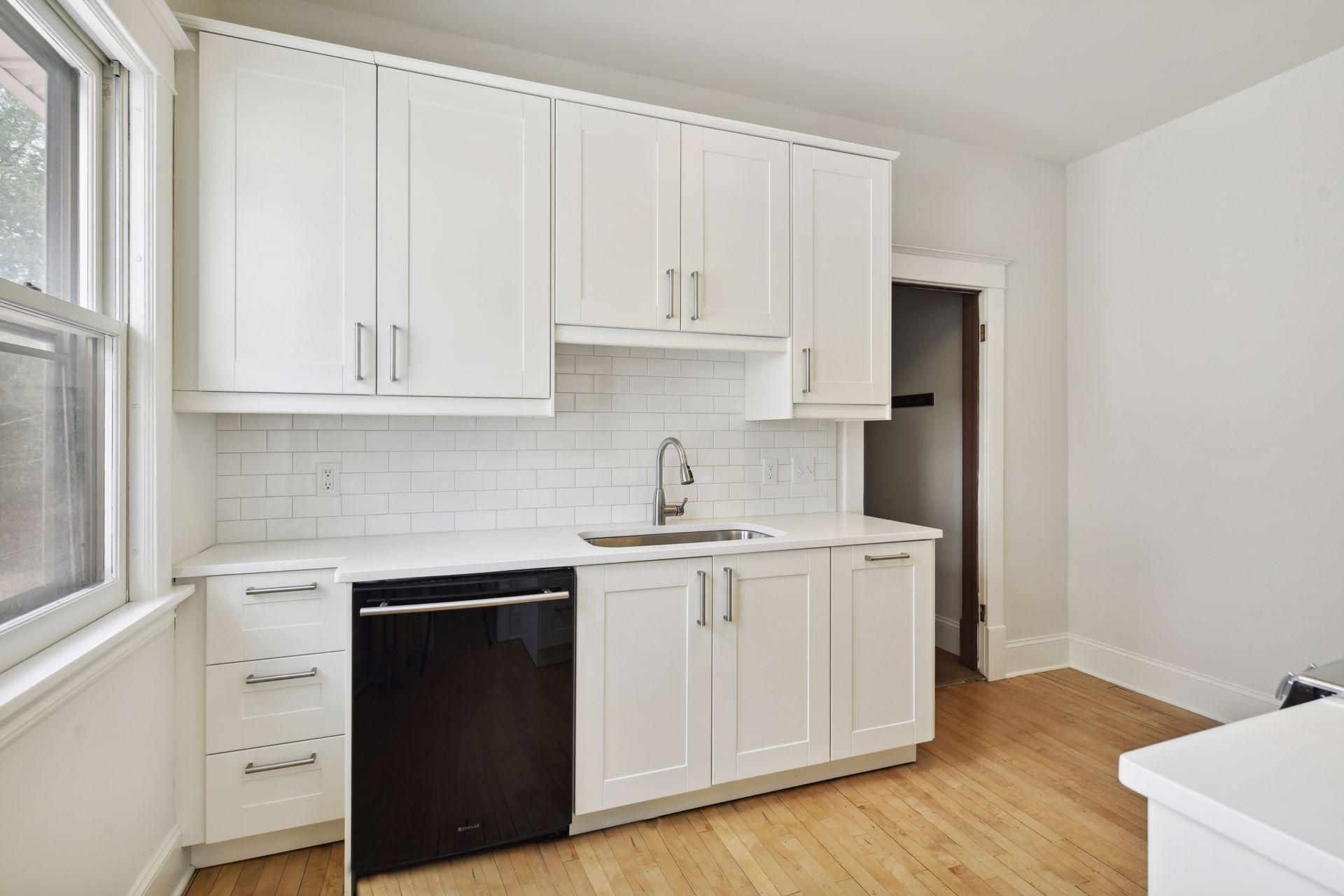 View of Residential Income at 2441 Dupont Avenue, Minneapolis MN 55405, Minneapolis (29 of 45) - Mike Wilen | Minnesota Team Real Estate