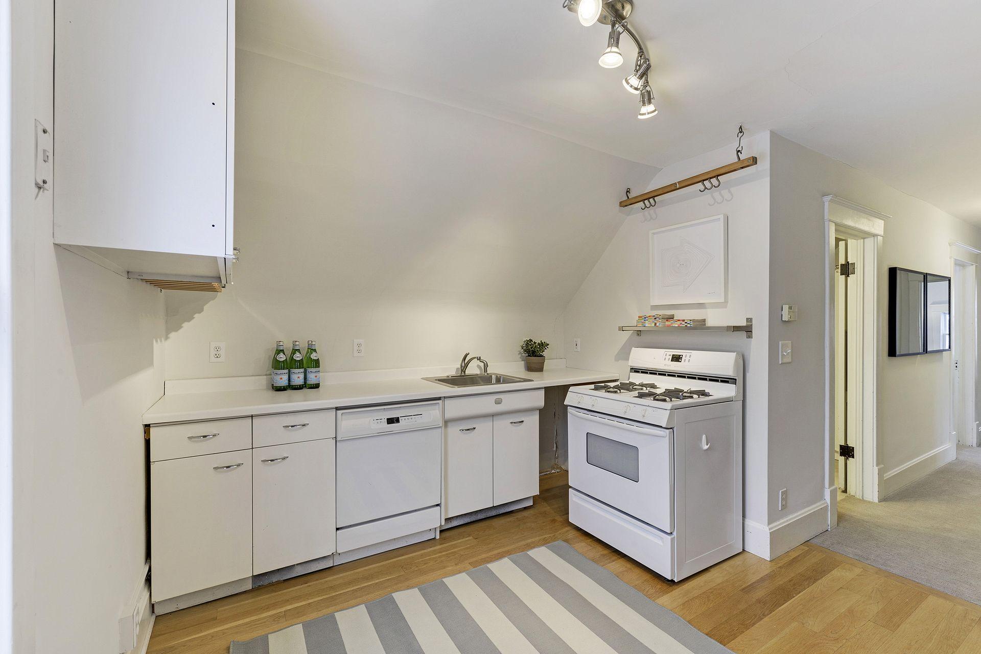 View of Residential Income at 2441 Dupont Avenue, Minneapolis MN 55405, Minneapolis (36 of 45) - Mike Wilen | Minnesota Team Real Estate