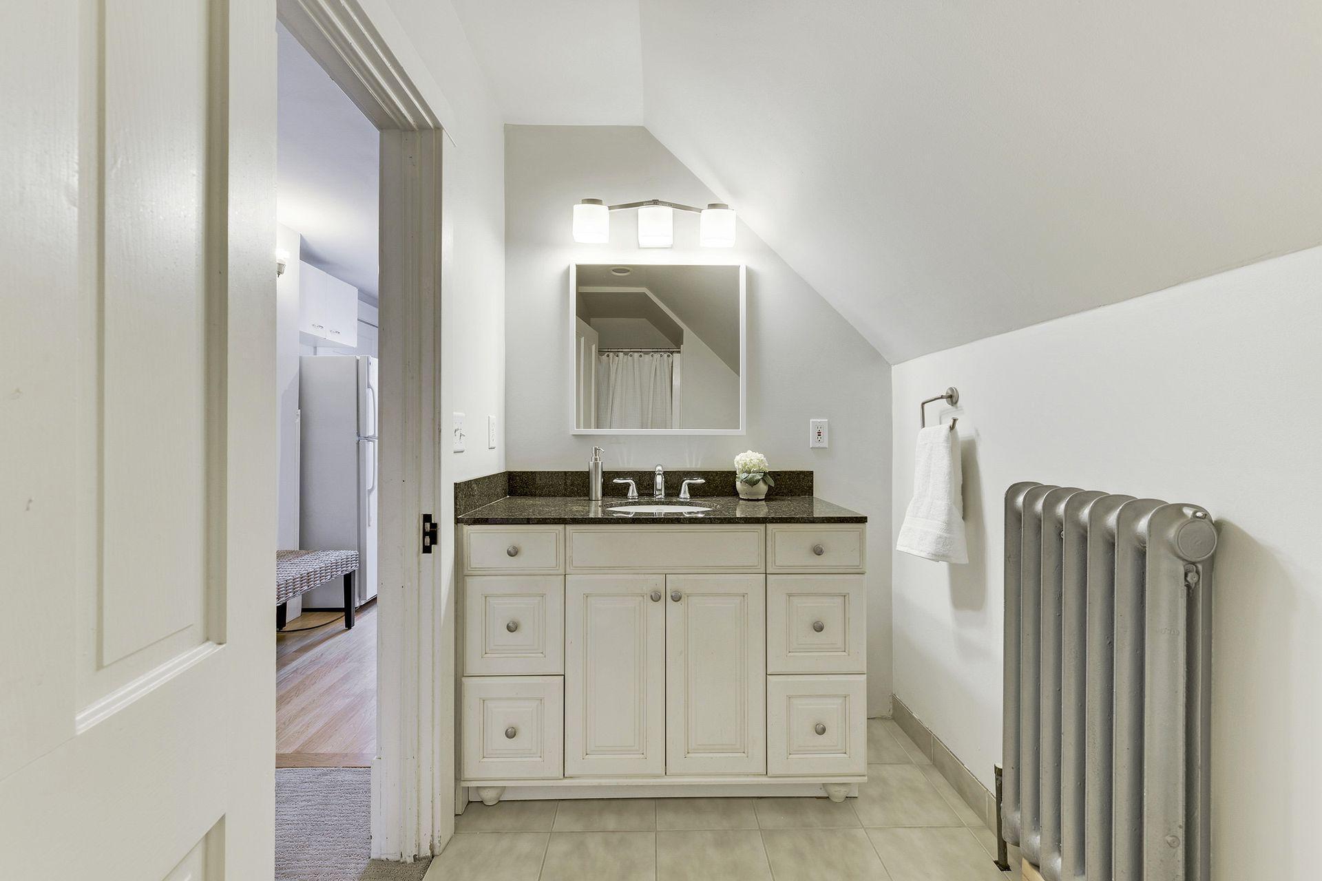 View of Residential Income at 2441 Dupont Avenue, Minneapolis MN 55405, Minneapolis (41 of 45) - Mike Wilen | Minnesota Team Real Estate