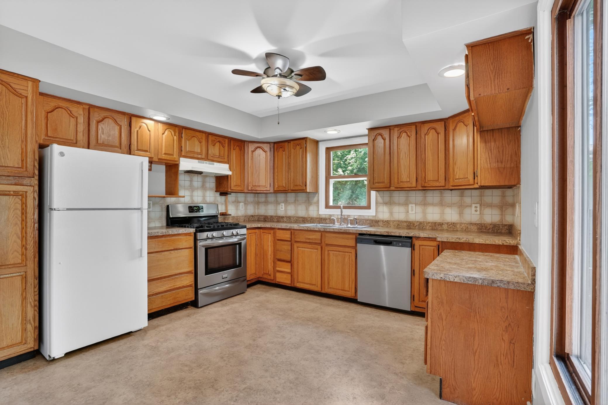 View of Residential at 3633 Lowry Avenue, Robbinsdale MN 55422, Robbinsdale (7 of 21) - Mike Wilen | Minnesota Team Real Estate