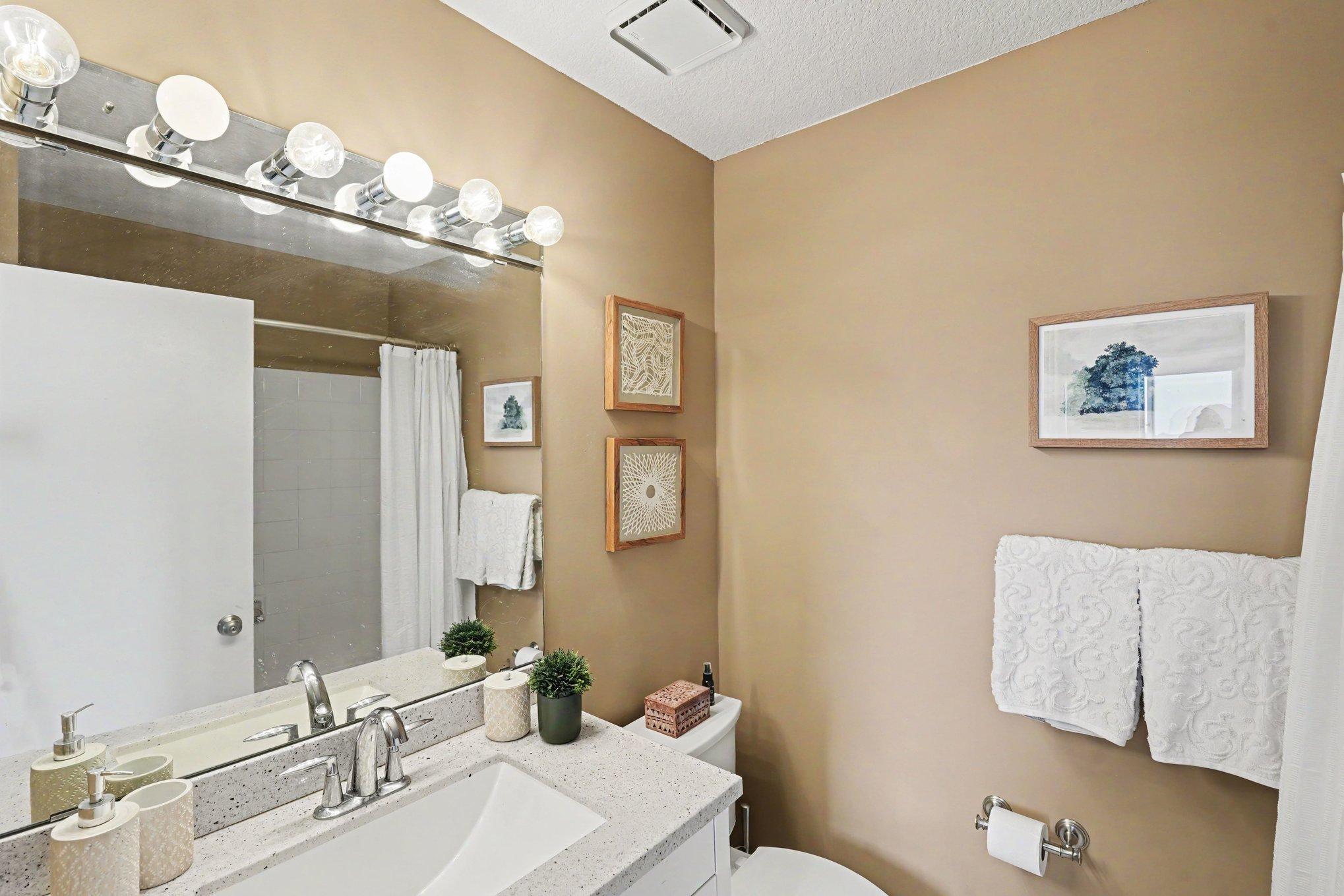 View of Residential at 921 Dartmouth Avenue, Minneapolis MN 55414, Minneapolis (14 of 28) - Mike Wilen | Minnesota Team Real Estate