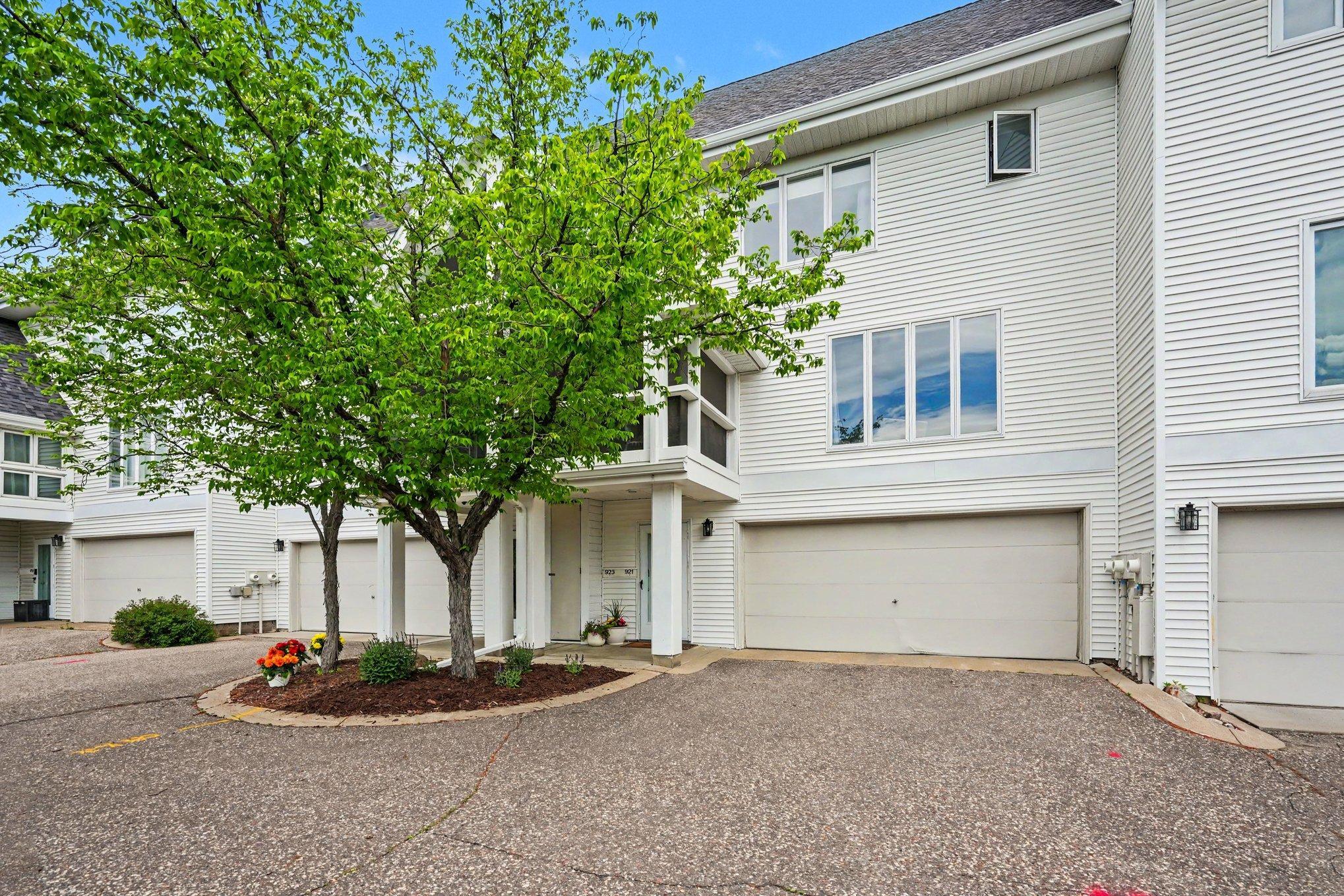 View of Residential at 921 Dartmouth Avenue, Minneapolis MN 55414, Minneapolis (4 of 28) - Mike Wilen | Minnesota Team Real Estate