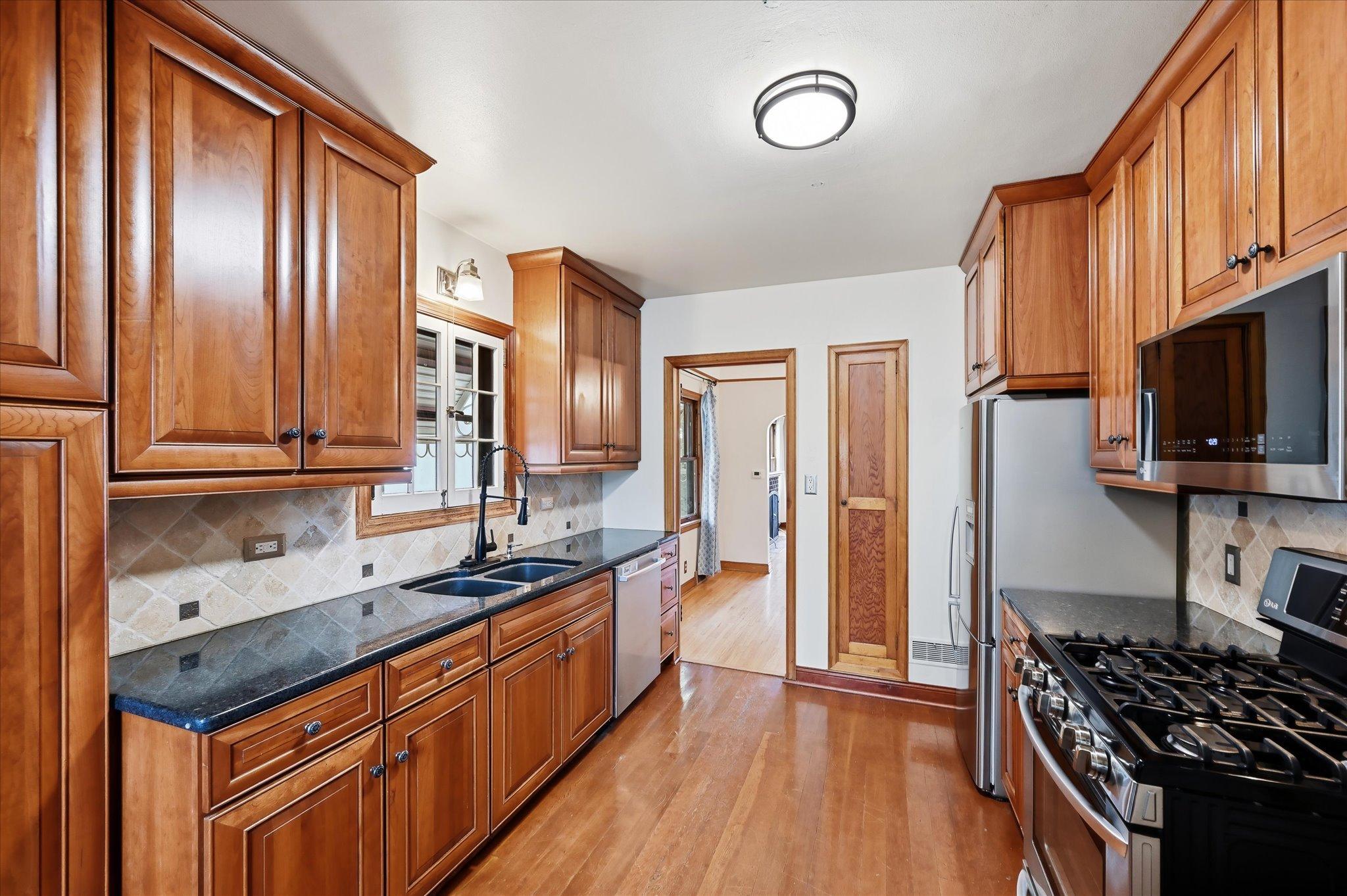 View of Residential at 1360 Hartford Avenue, Saint Paul MN 55116, Saint Paul (15 of 18) - Mike Wilen | Minnesota Team Real Estate