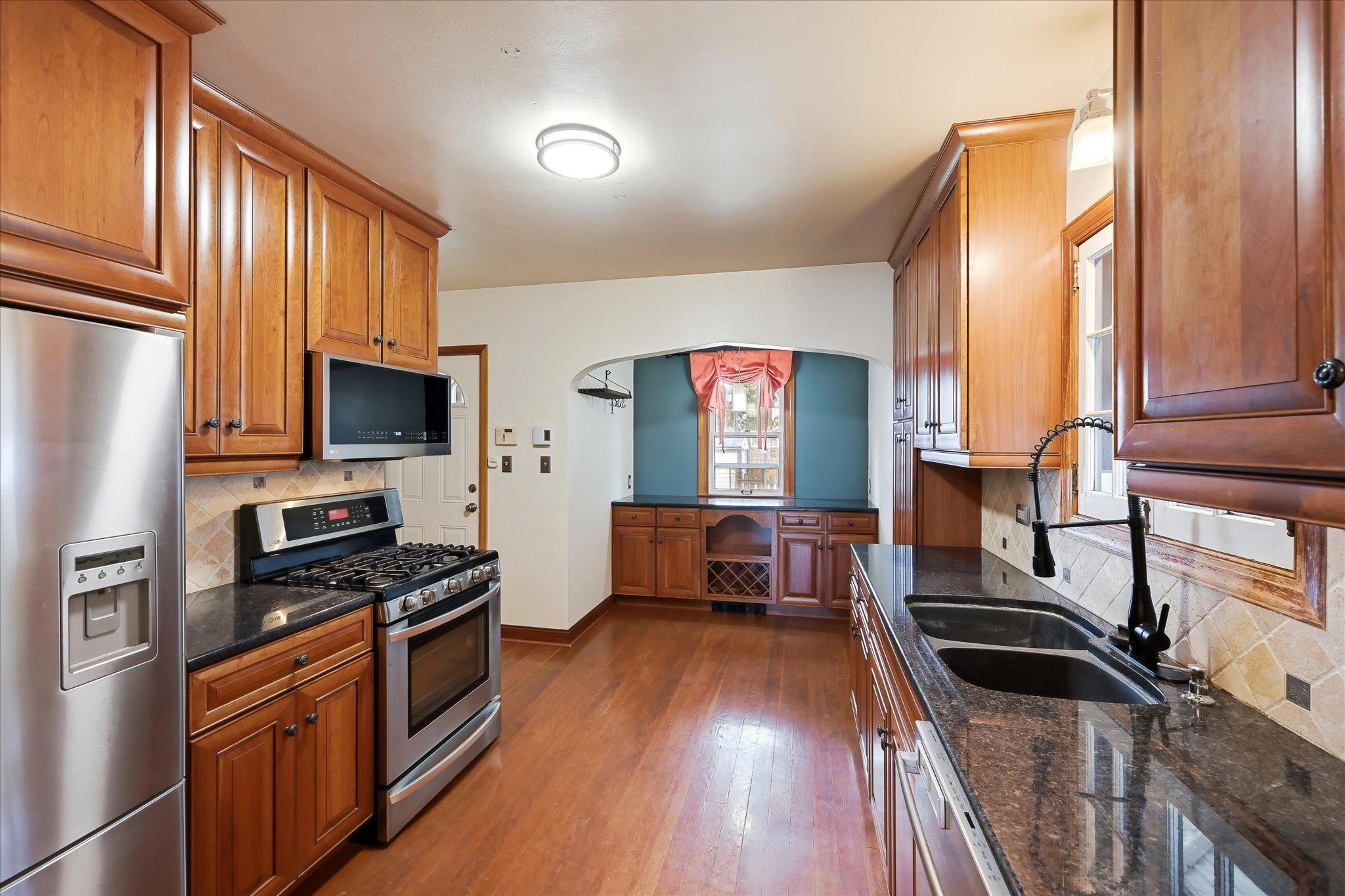 View of Residential at 1360 Hartford Avenue, Saint Paul MN 55116, Saint Paul (6 of 18) - Mike Wilen | Minnesota Team Real Estate