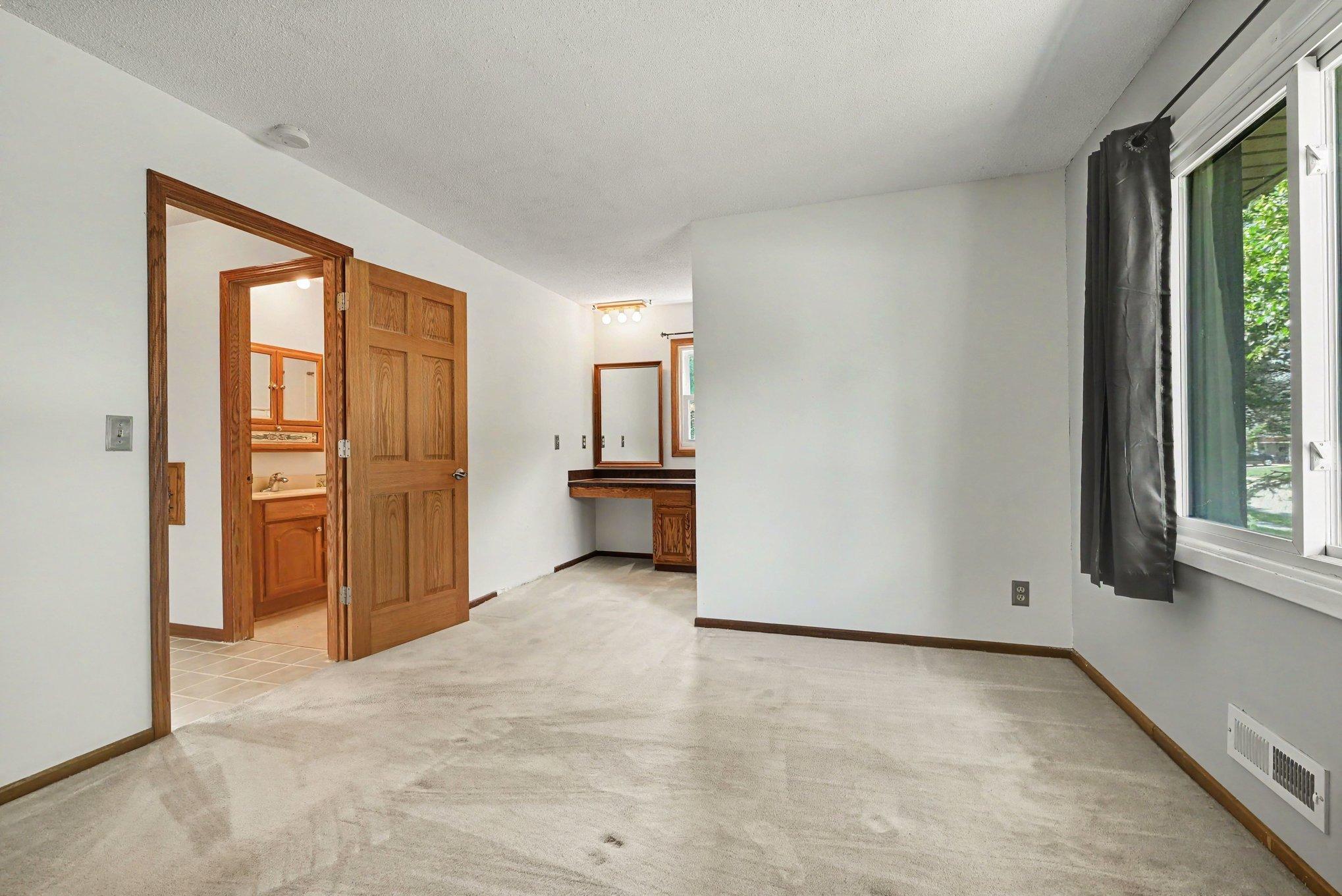 View of Residential at 15632 Heywood Way, Apple Valley MN 55124, Apple Valley (22 of 30) - Mike Wilen | Minnesota Team Real Estate