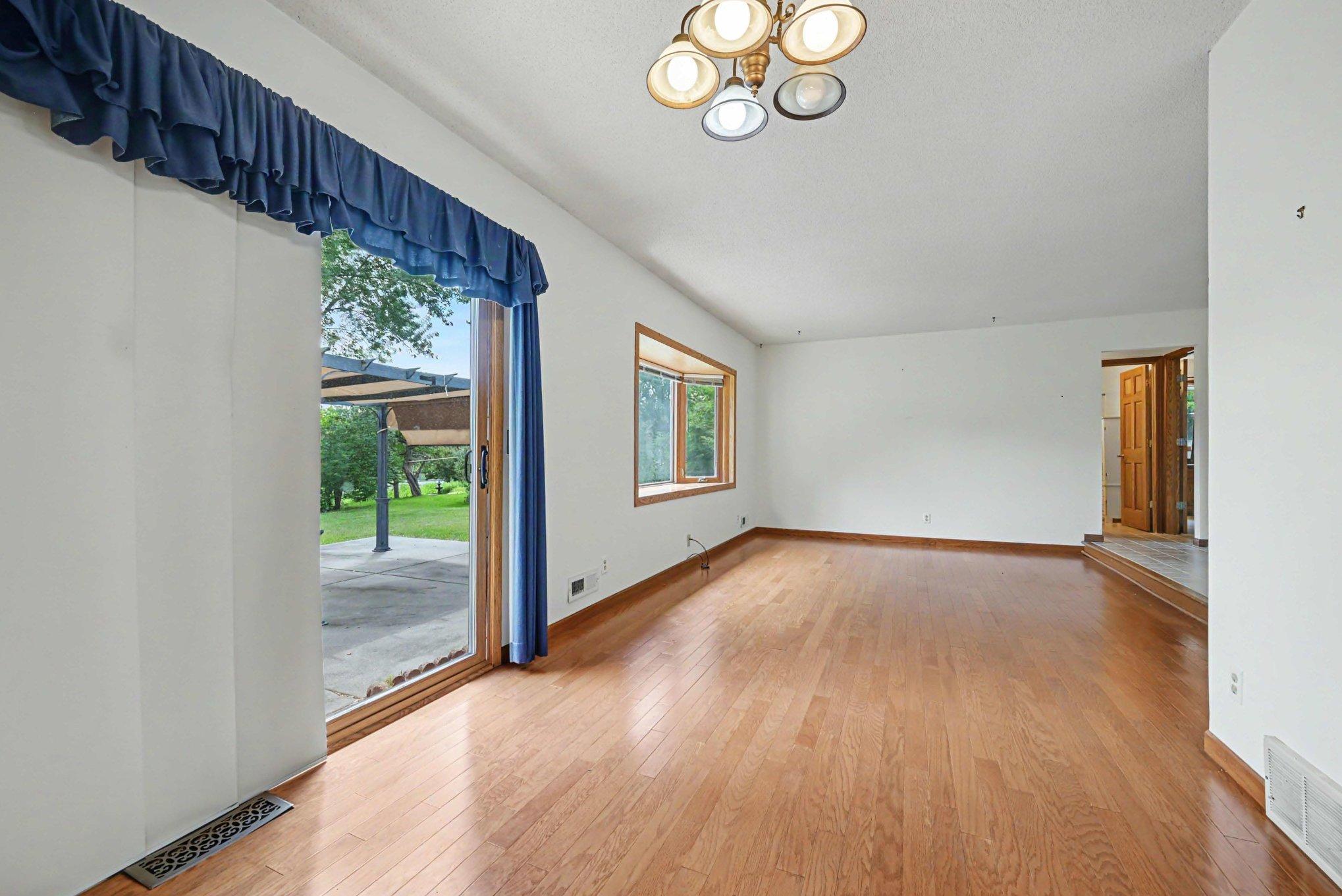 View of Residential at 15632 Heywood Way, Apple Valley MN 55124, Apple Valley (21 of 30) - Mike Wilen | Minnesota Team Real Estate