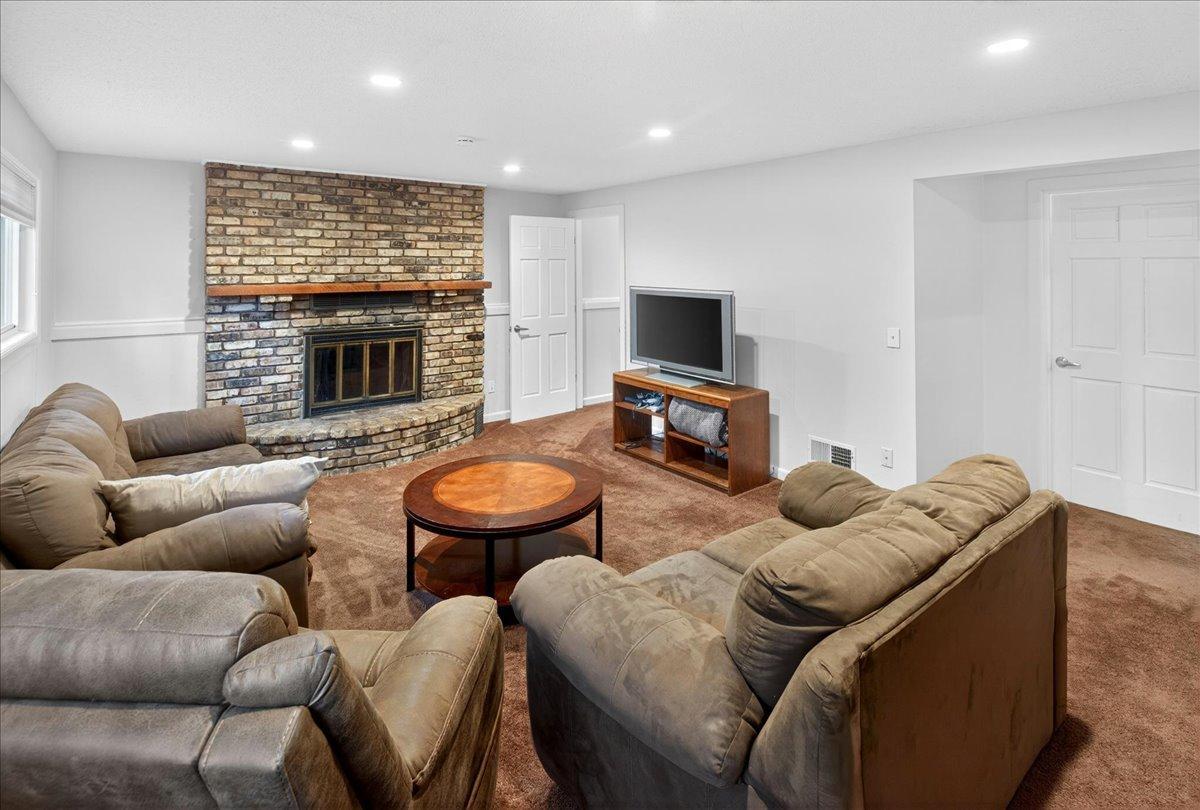 View of Residential at 10204 Valley Forge Lane, Maple Grove MN 55369, Maple Grove (19 of 23) - Mike Wilen | Minnesota Team Real Estate