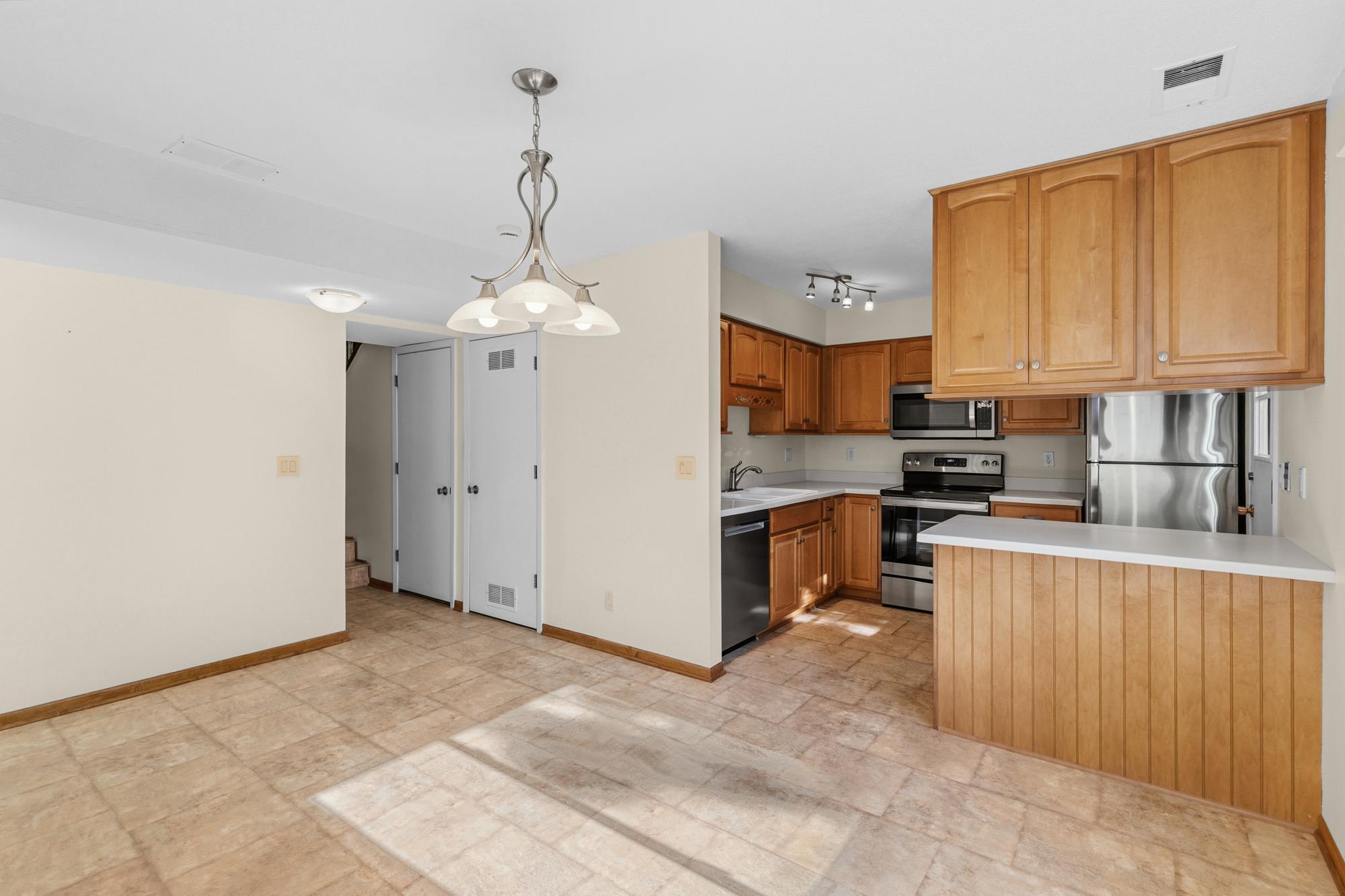 View of Residential at 987 Carmel Court, Shoreview MN 55126, Shoreview (9 of 27) - Mike Wilen | Minnesota Team Real Estate