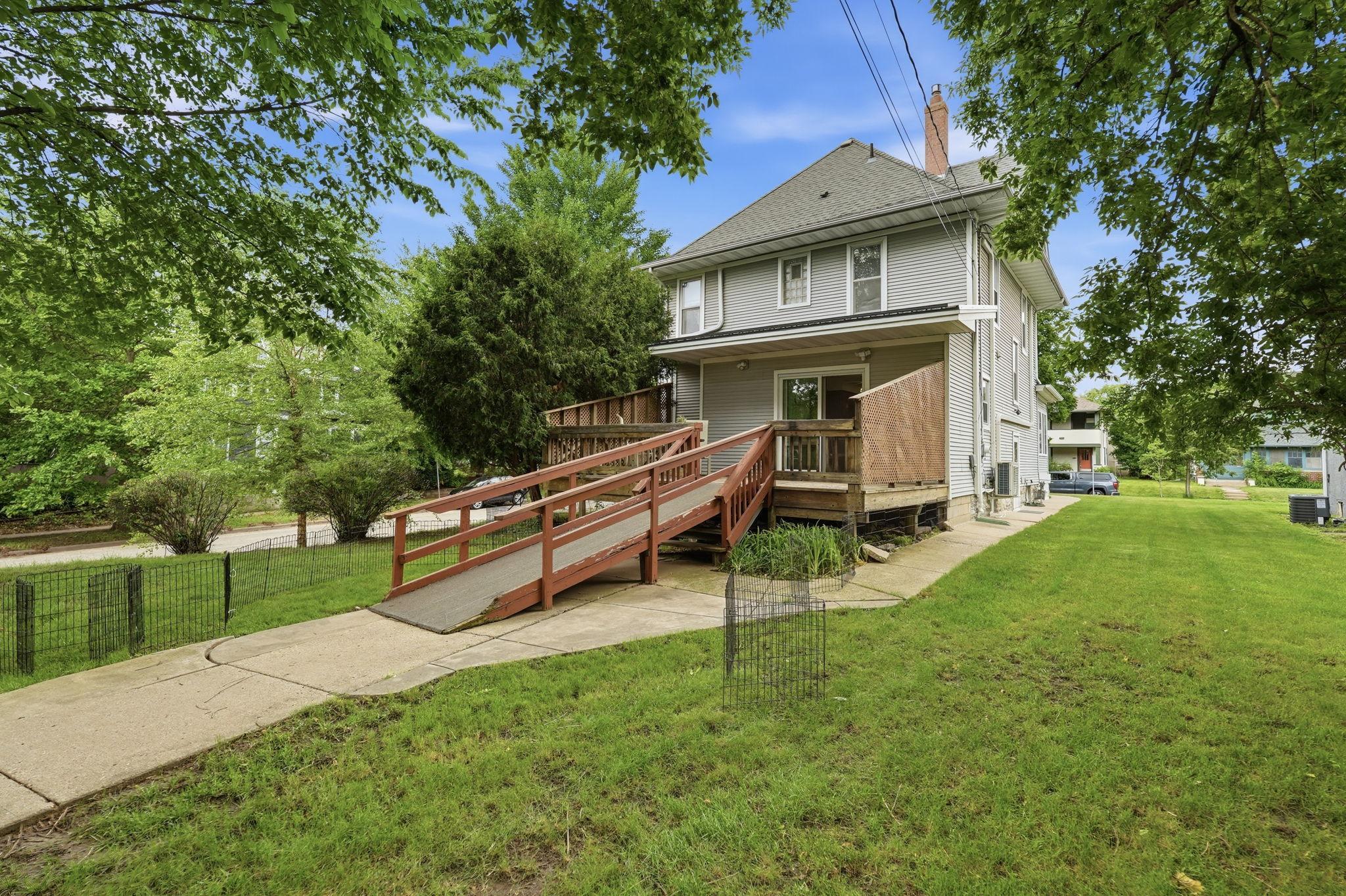 View of Residential at 2016 Laurel Avenue, Saint Paul MN 55104, Saint Paul (3 of 27) - Mike Wilen | Minnesota Team Real Estate