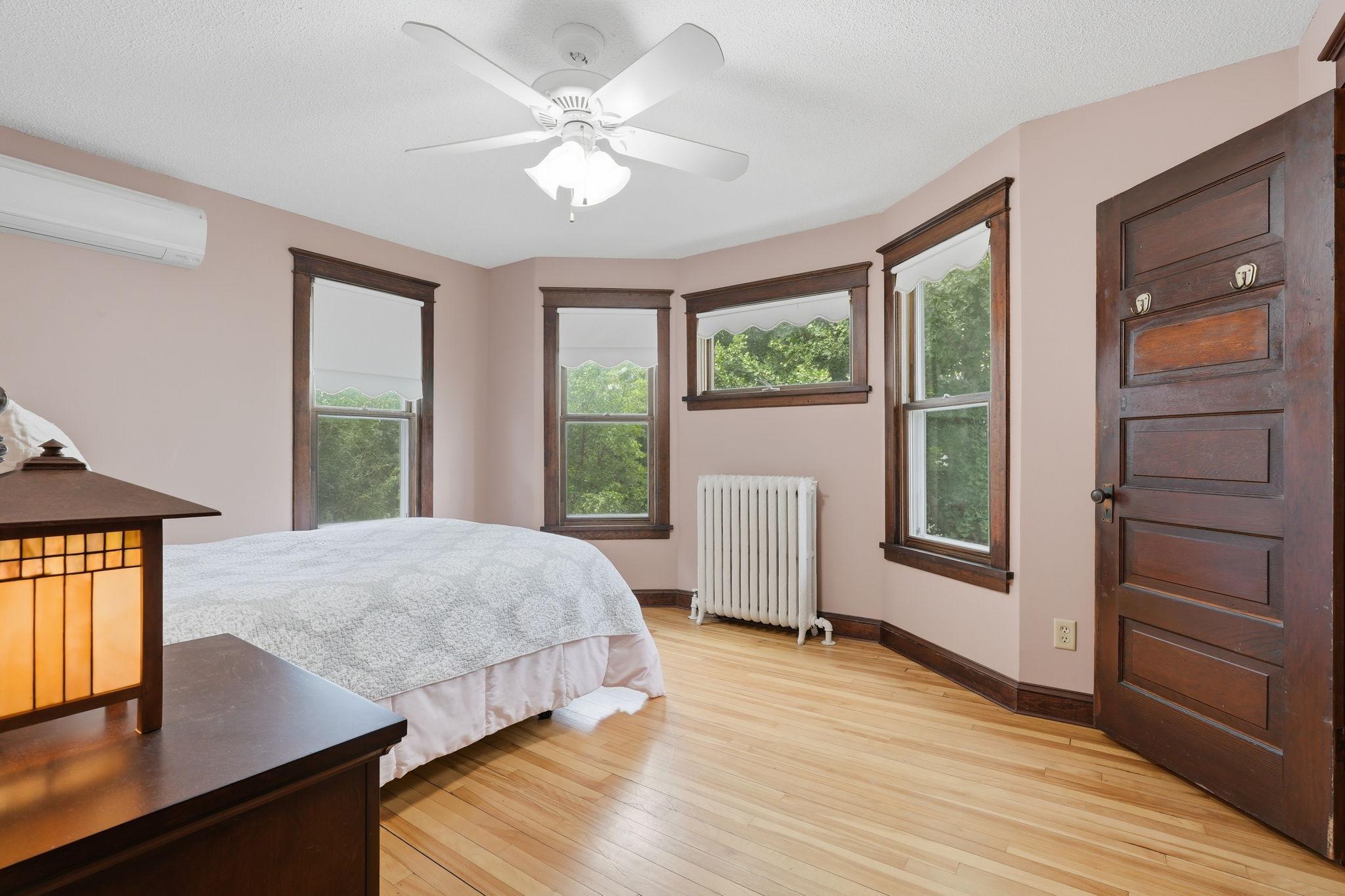 View of Residential at 2016 Laurel Avenue, Saint Paul MN 55104, Saint Paul (14 of 27) - Mike Wilen | Minnesota Team Real Estate