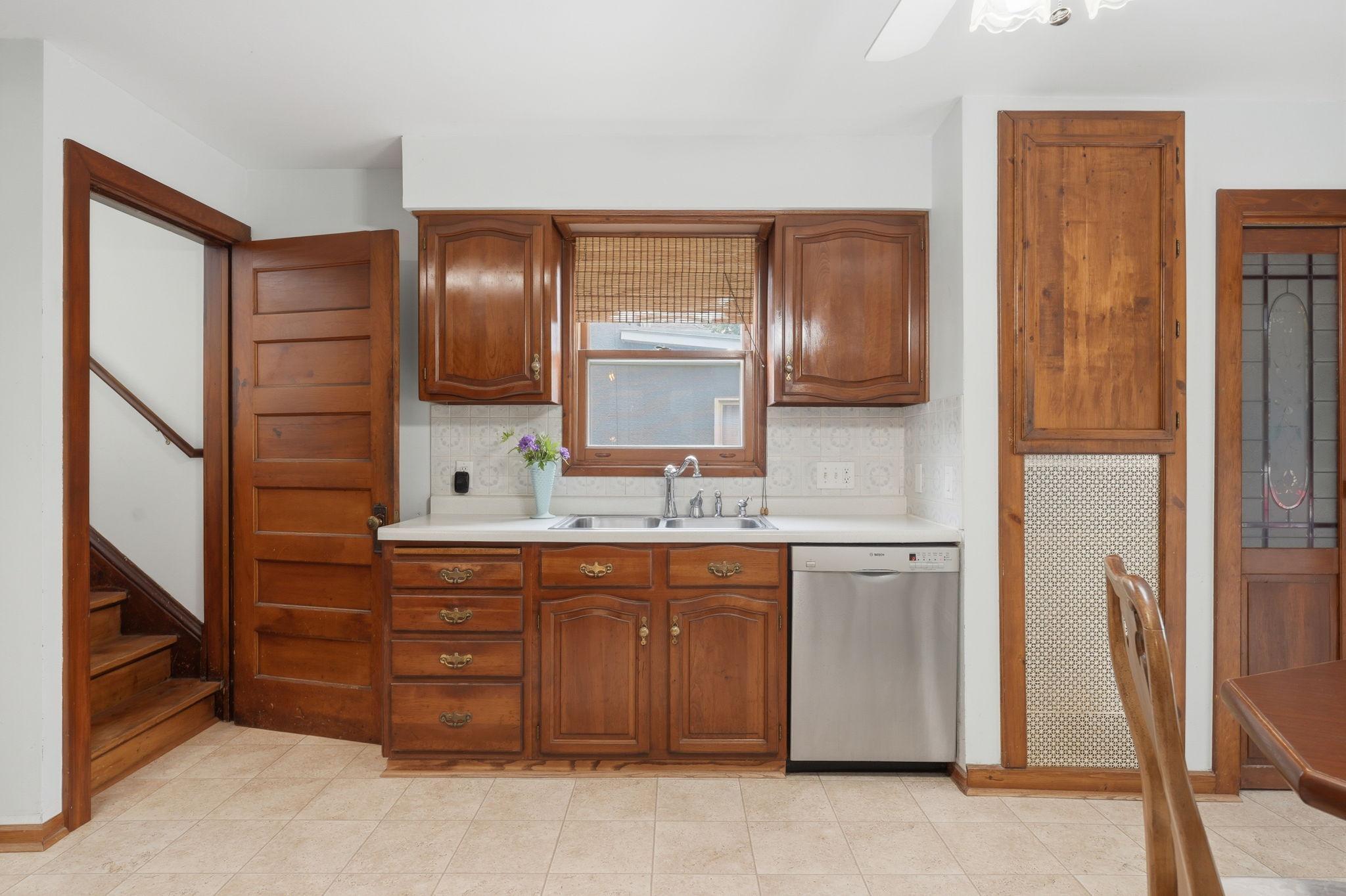 View of Residential at 2016 Laurel Avenue, Saint Paul MN 55104, Saint Paul (11 of 27) - Mike Wilen | Minnesota Team Real Estate