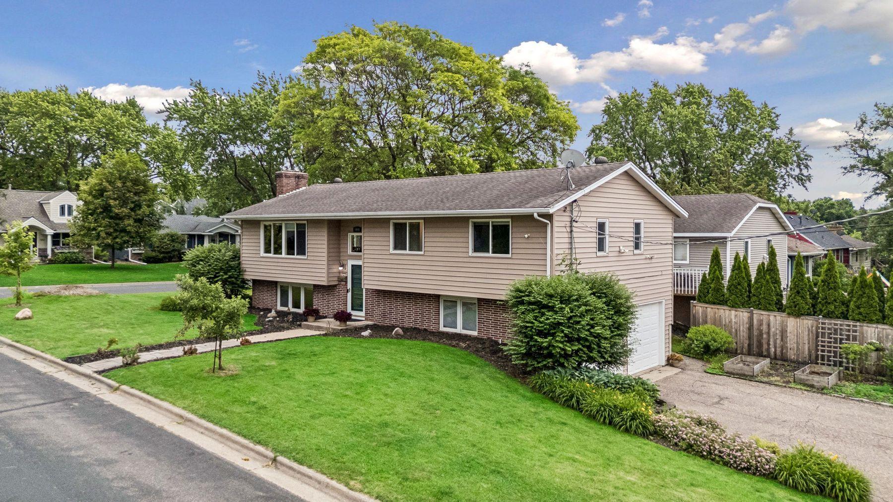 View of Residential at 5900 Saint Johns Avenue, Edina MN 55424, Edina (21 of 25) - Mike Wilen | Minnesota Team Real Estate