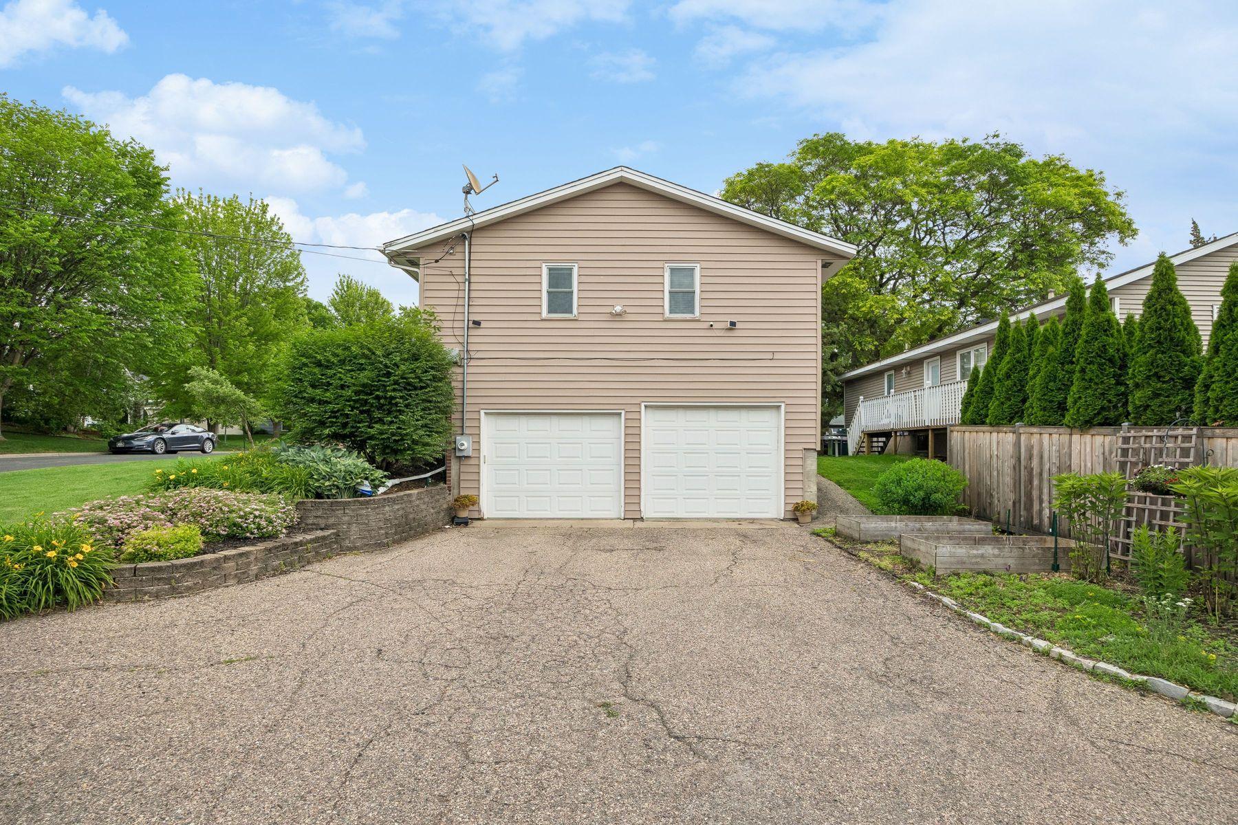 View of Residential at 5900 Saint Johns Avenue, Edina MN 55424, Edina (20 of 25) - Mike Wilen | Minnesota Team Real Estate