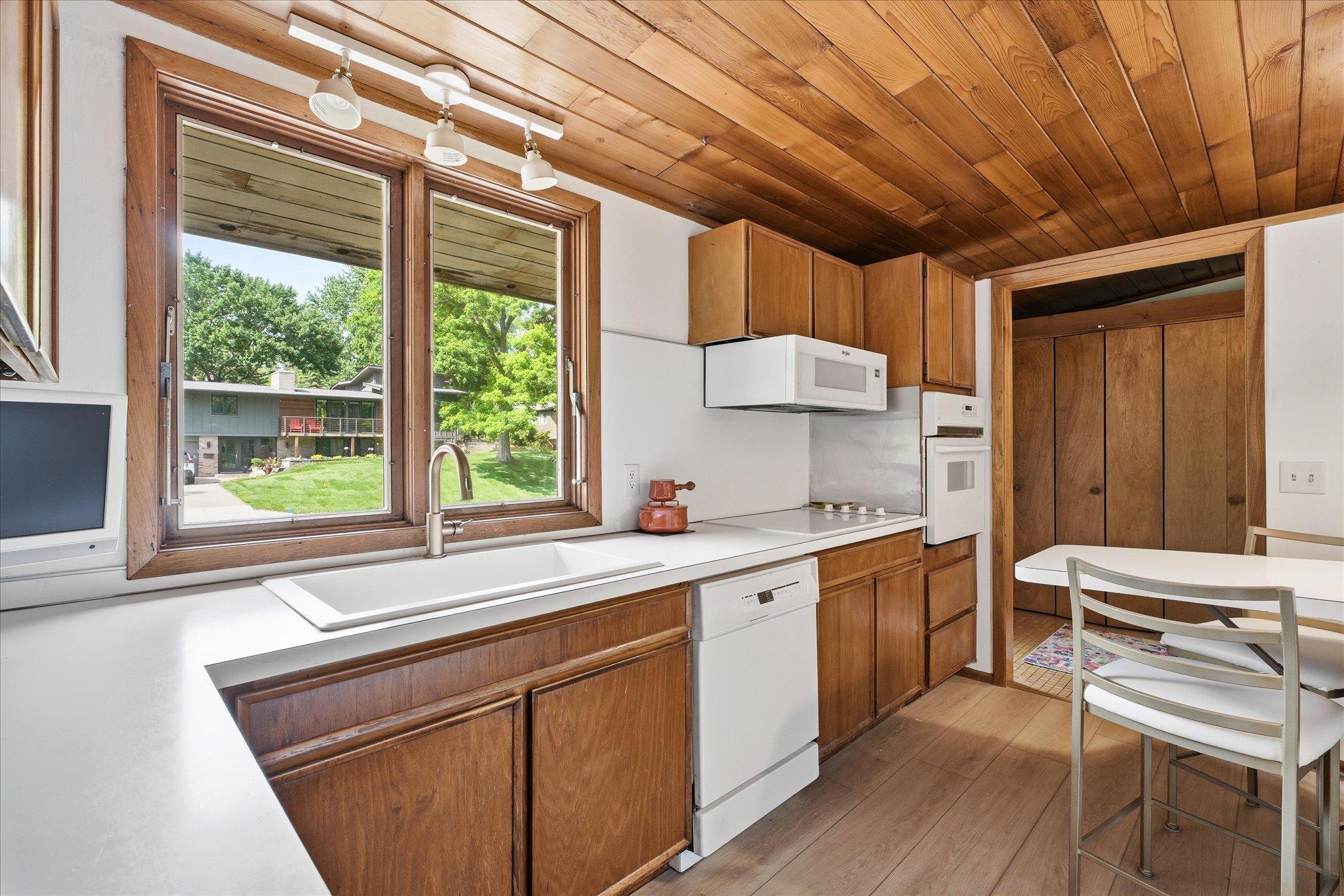 View of Residential at 8015 Wynnwood Road, Golden Valley MN 55427, Golden Valley (17 of 43) - Mike Wilen | Minnesota Team Real Estate
