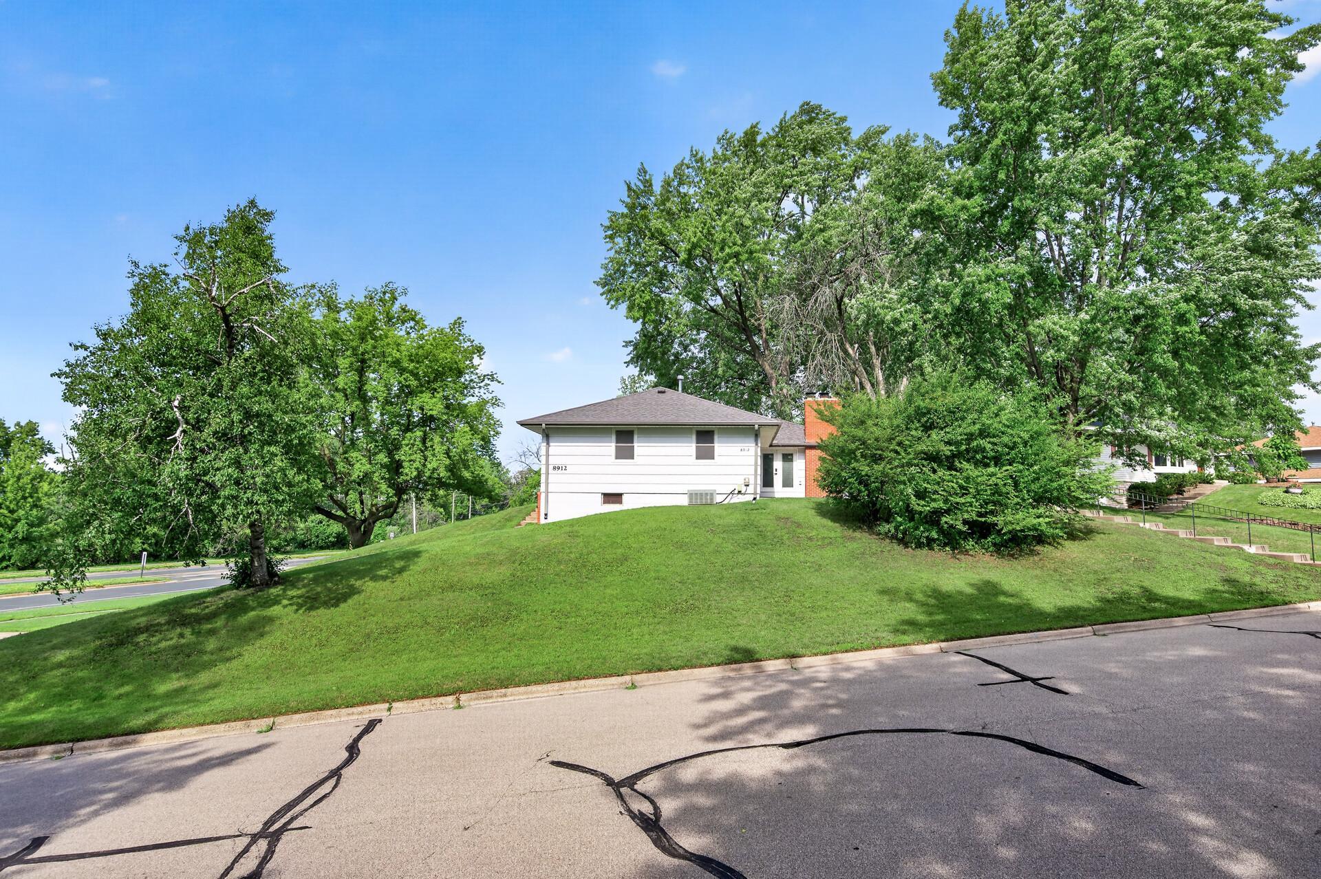 View of Residential at 8912 Tretbaugh Drive, Bloomington MN 55431, Bloomington (44 of 49) - Mike Wilen | Minnesota Team Real Estate