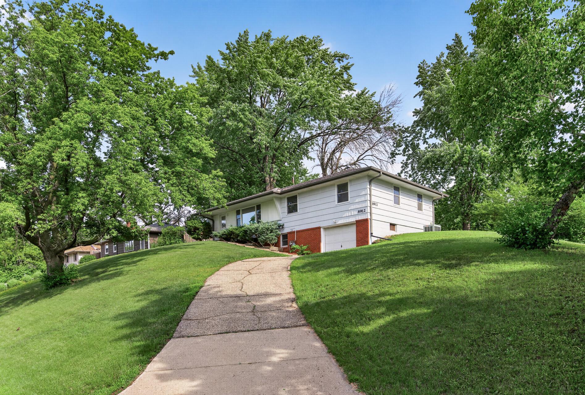 View of Residential at 8912 Tretbaugh Drive, Bloomington MN 55431, Bloomington (42 of 49) - Mike Wilen | Minnesota Team Real Estate