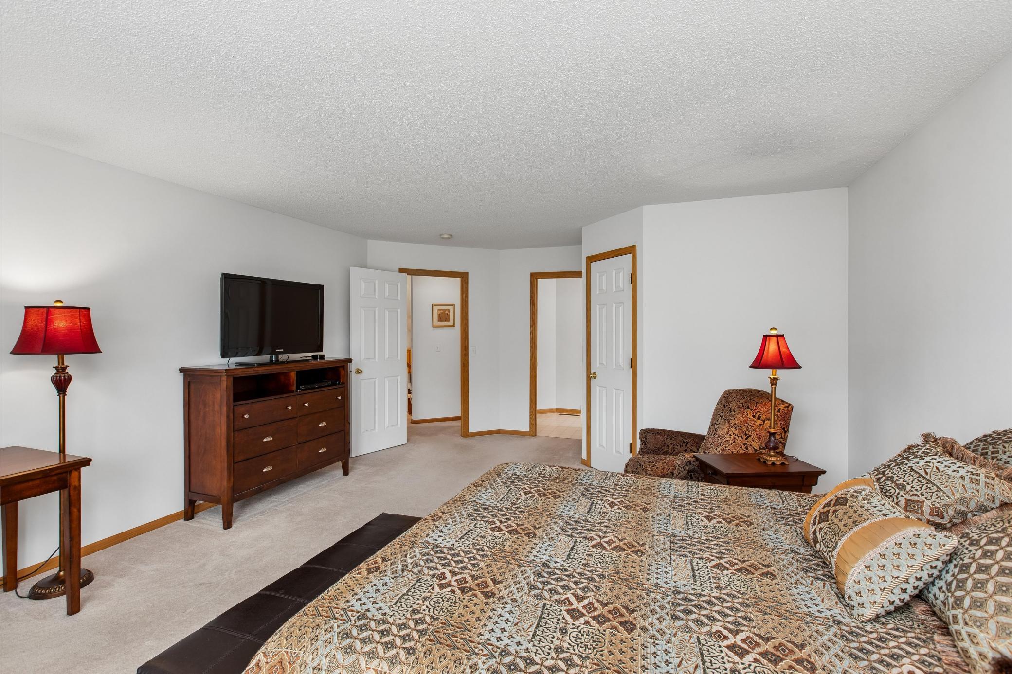 View of Residential at 808 Winterberry Drive, Woodbury MN 55125, Woodbury (17 of 31) - Mike Wilen | Minnesota Team Real Estate