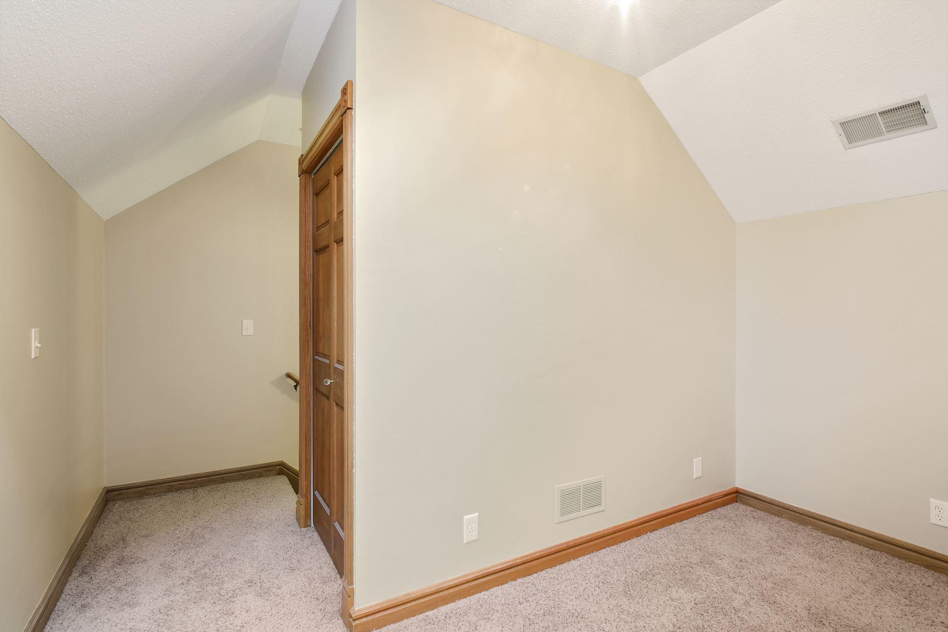 View of Residential Income at 197 Kent Street, Saint Paul MN 55102, Saint Paul (113 of 125) - Mike Wilen | Minnesota Team Real Estate