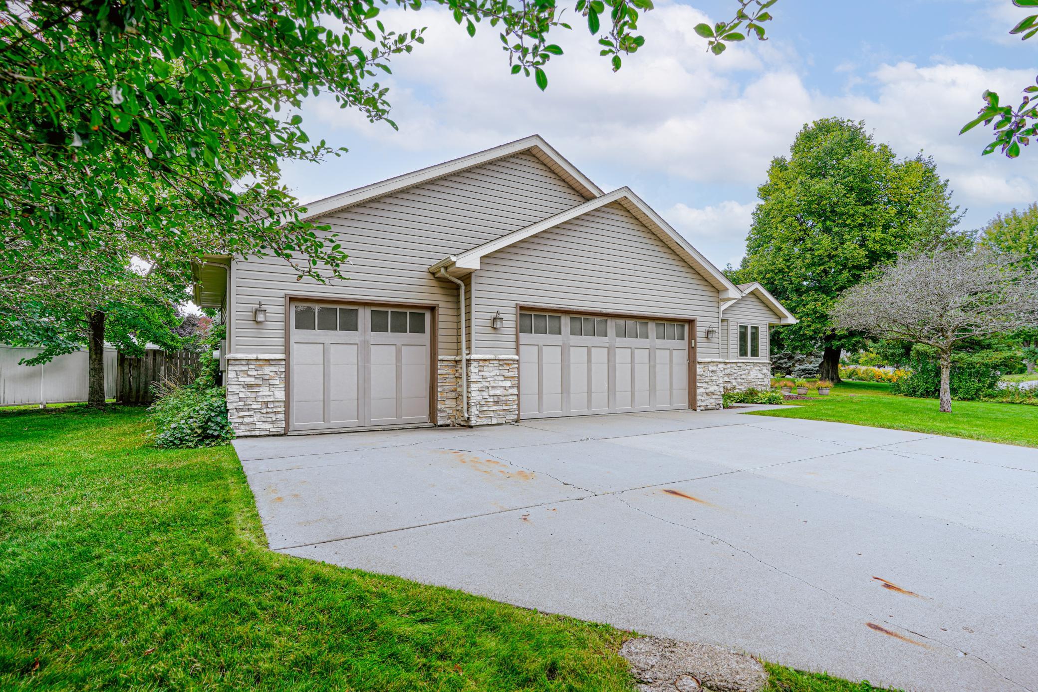 View of Residential at 915 Ferndale Street, Maplewood MN 55119, Maplewood (2 of 35) - Mike Wilen | Minnesota Team Real Estate
