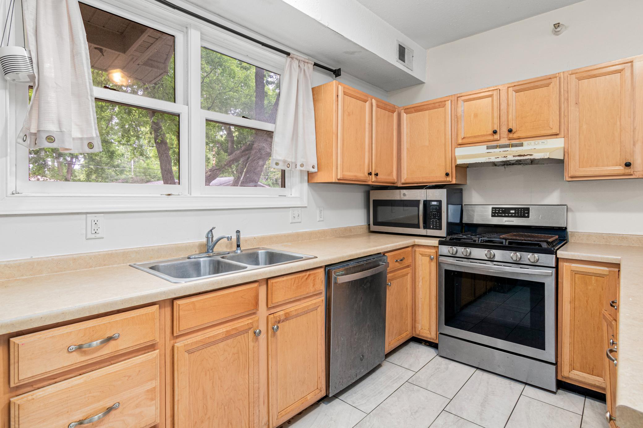 View of Residential at 2827 Bryant Avenue #2, Minneapolis MN 55411, Minneapolis (2 of 6) - Mike Wilen | Minnesota Team Real Estate
